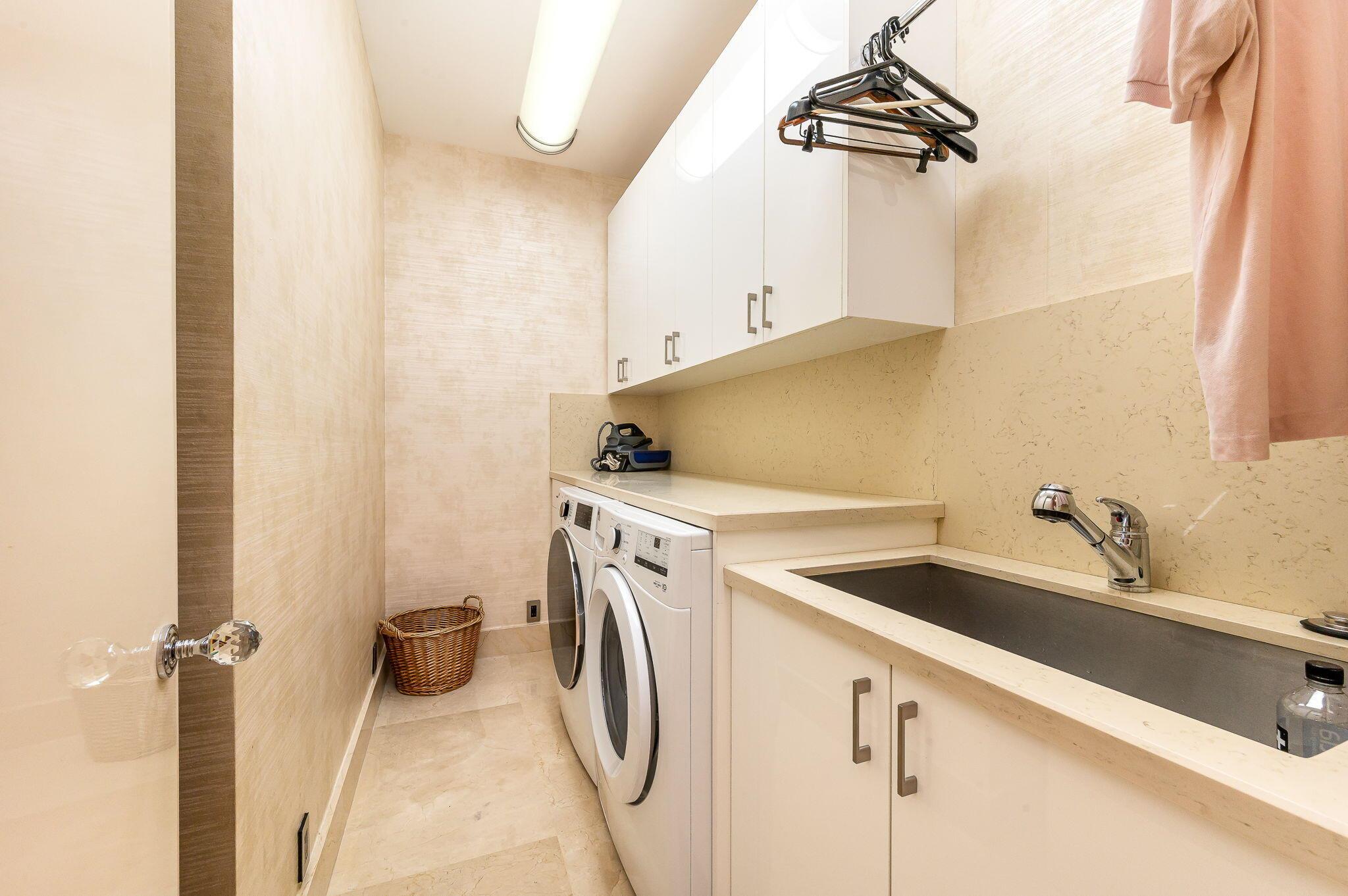 5221 Deauville Circle