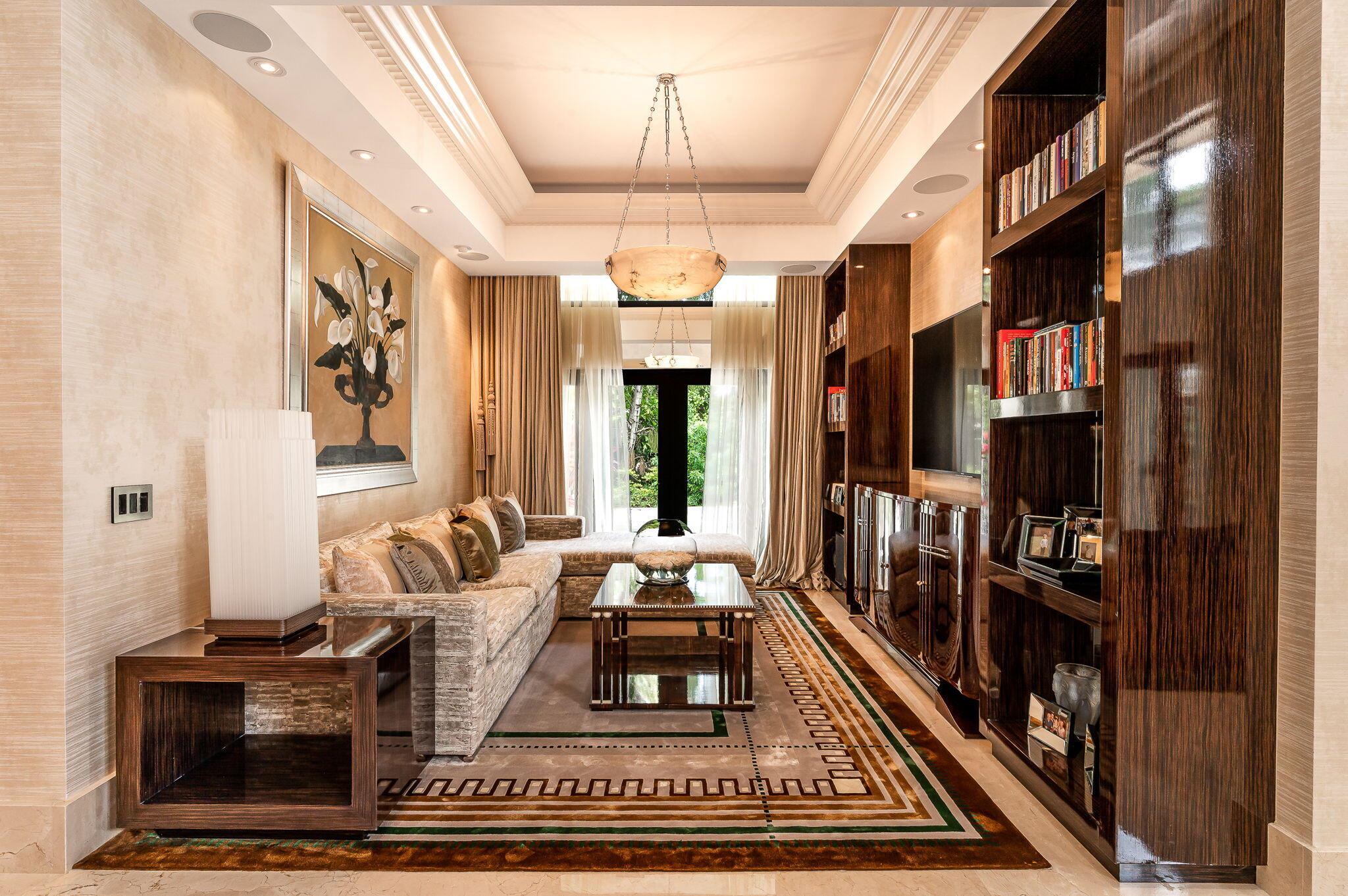 5221 Deauville Circle