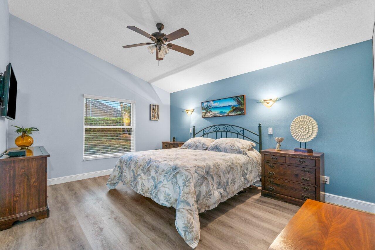 1644 Oak Berry Circle