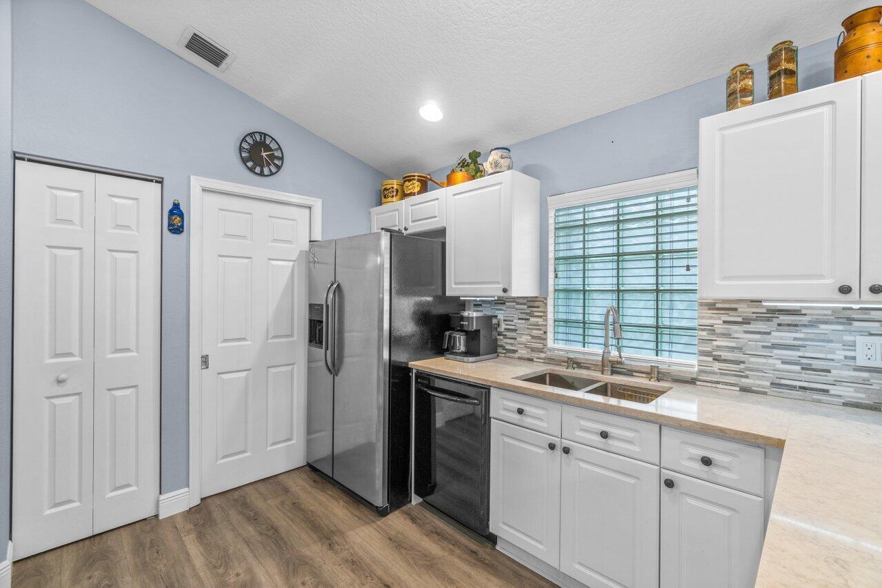1644 Oak Berry Circle