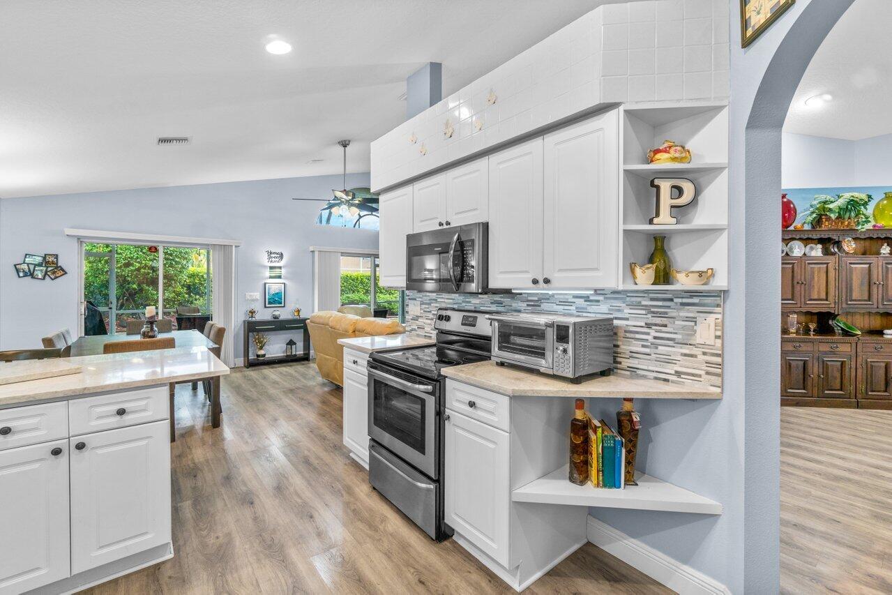 1644 Oak Berry Circle