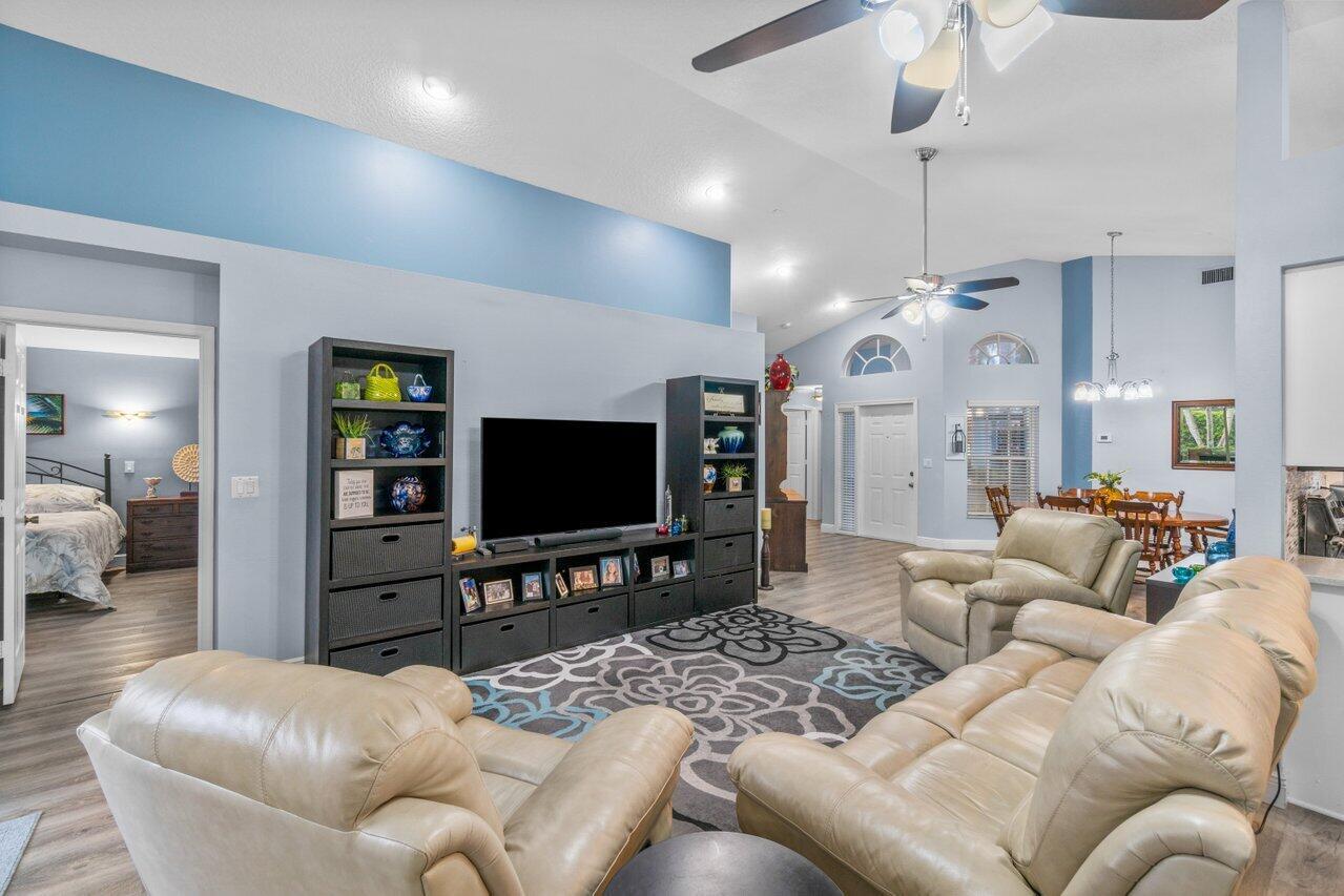 1644 Oak Berry Circle