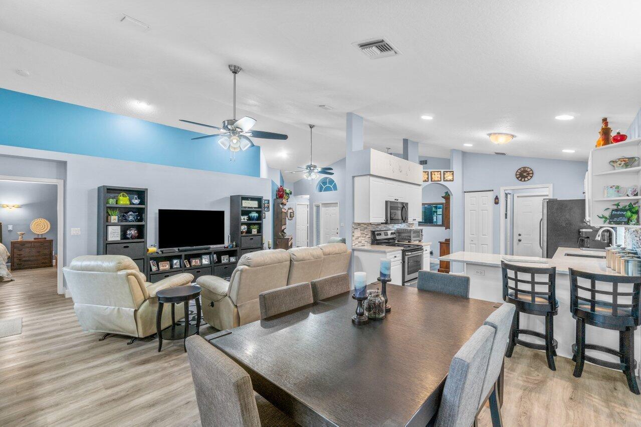 1644 Oak Berry Circle
