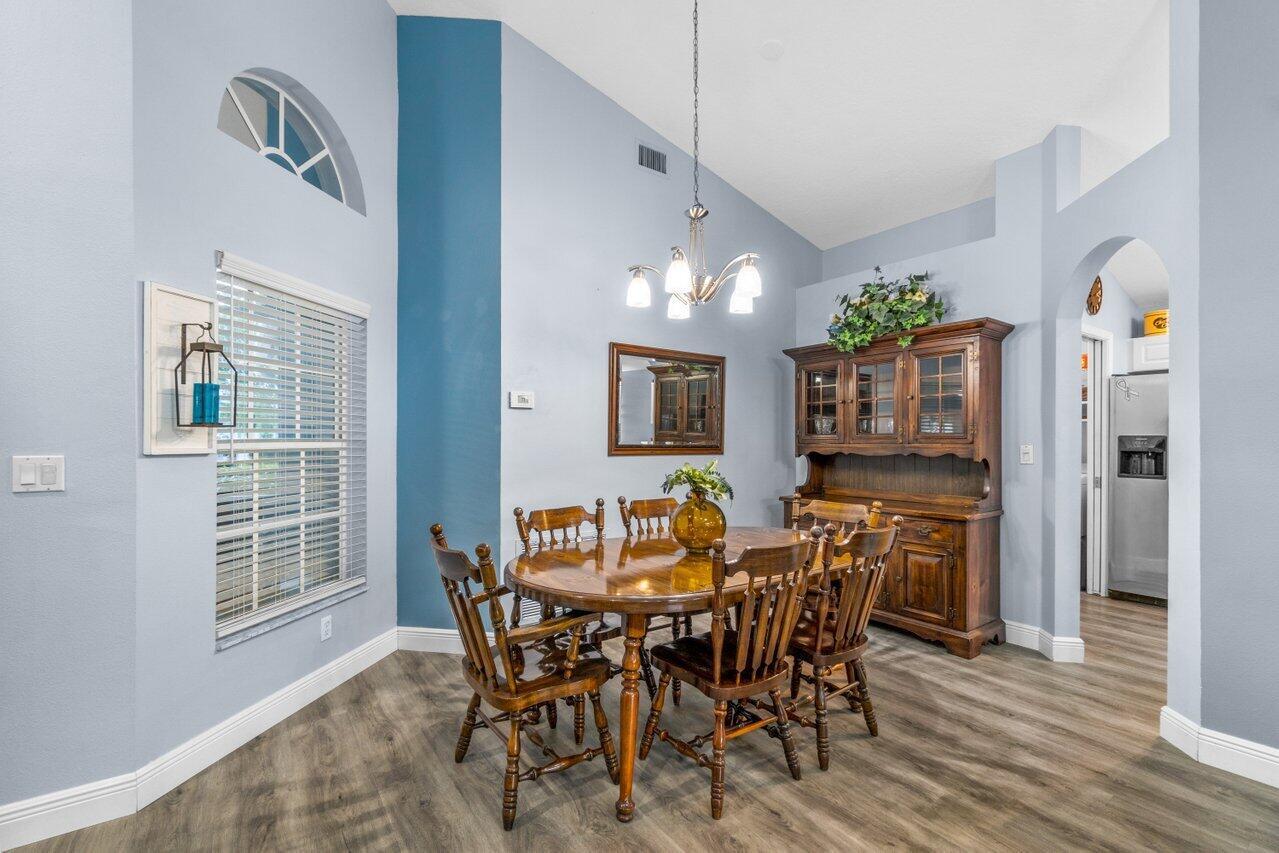 1644 Oak Berry Circle