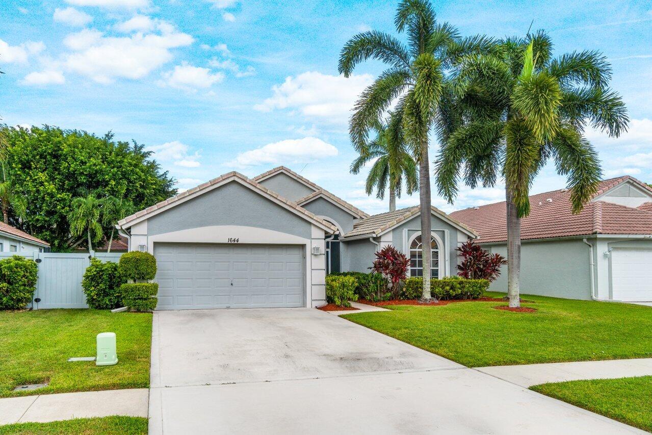 1644 Oak Berry Circle