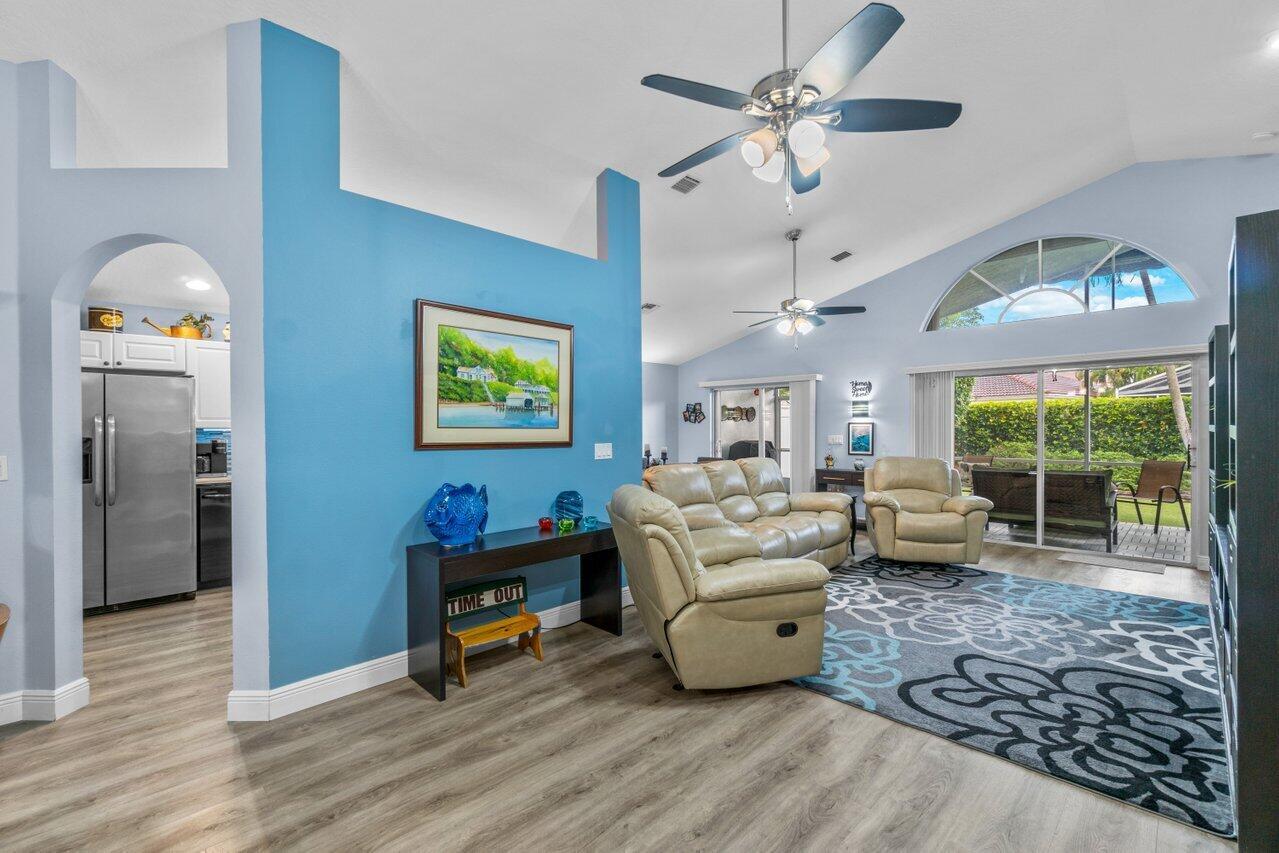 1644 Oak Berry Circle