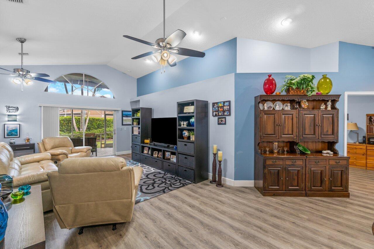 1644 Oak Berry Circle
