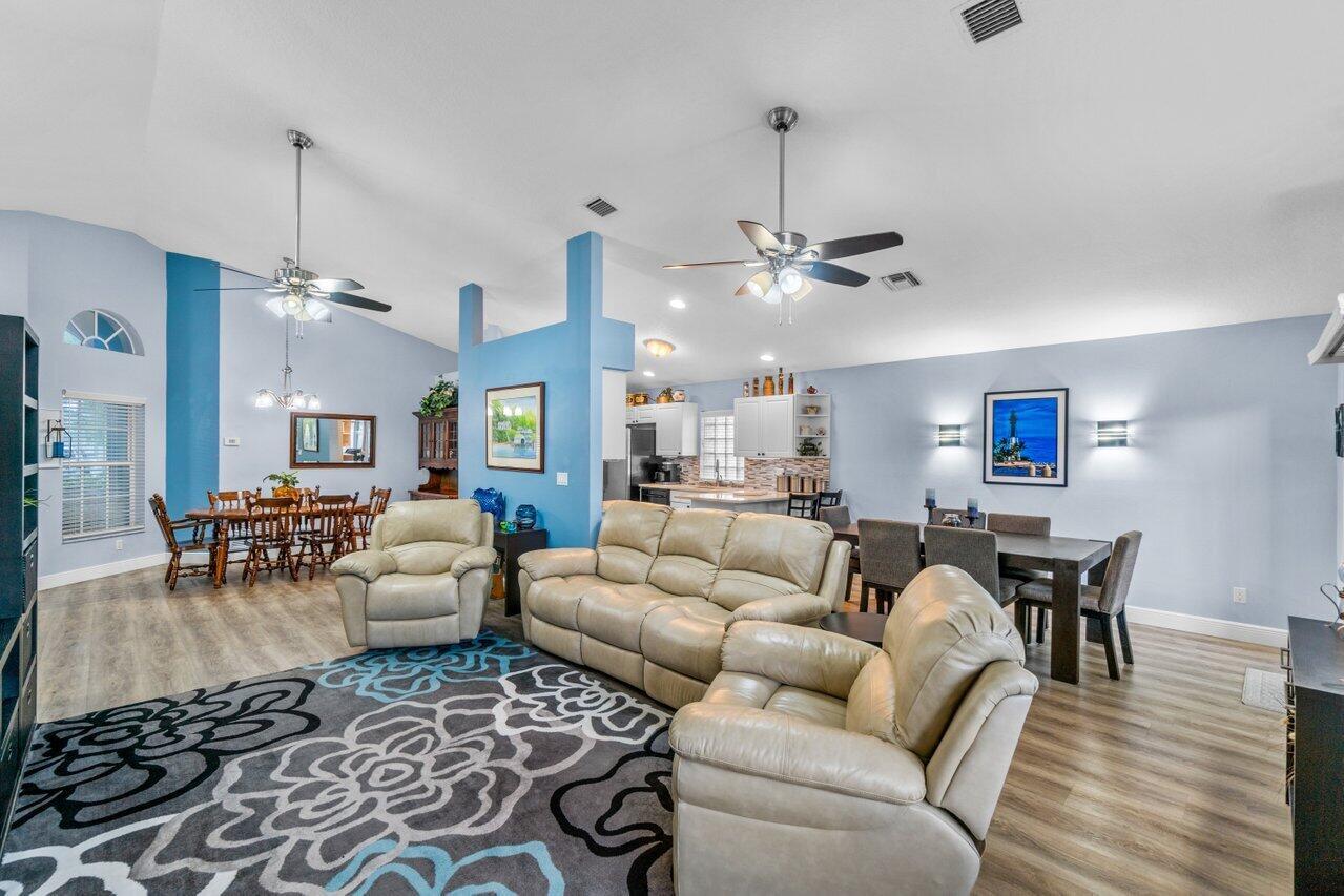 1644 Oak Berry Circle