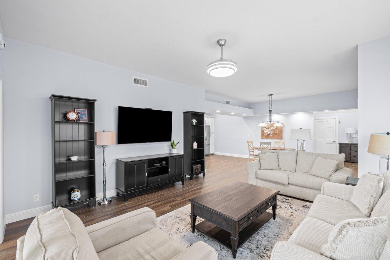 5221 Lake Catalina Drive N A