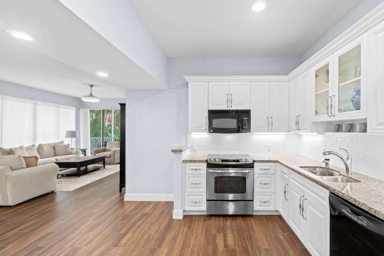 5221 Lake Catalina Drive N A