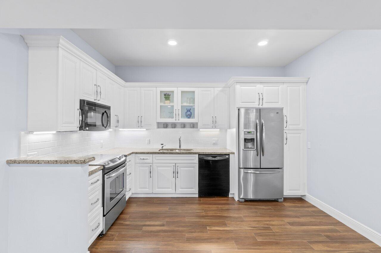 5221 Lake Catalina Drive N A