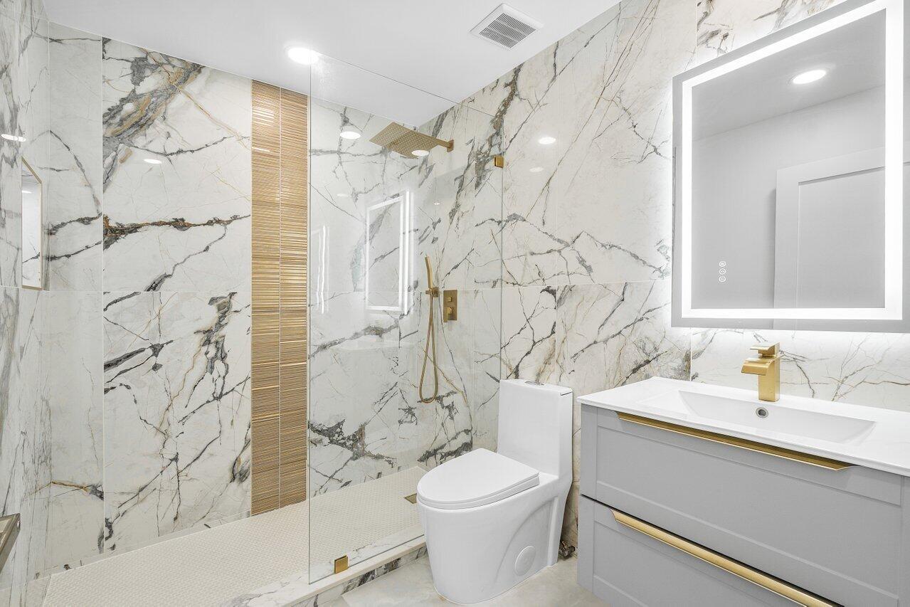 5214 Lake Catalina Drive N C