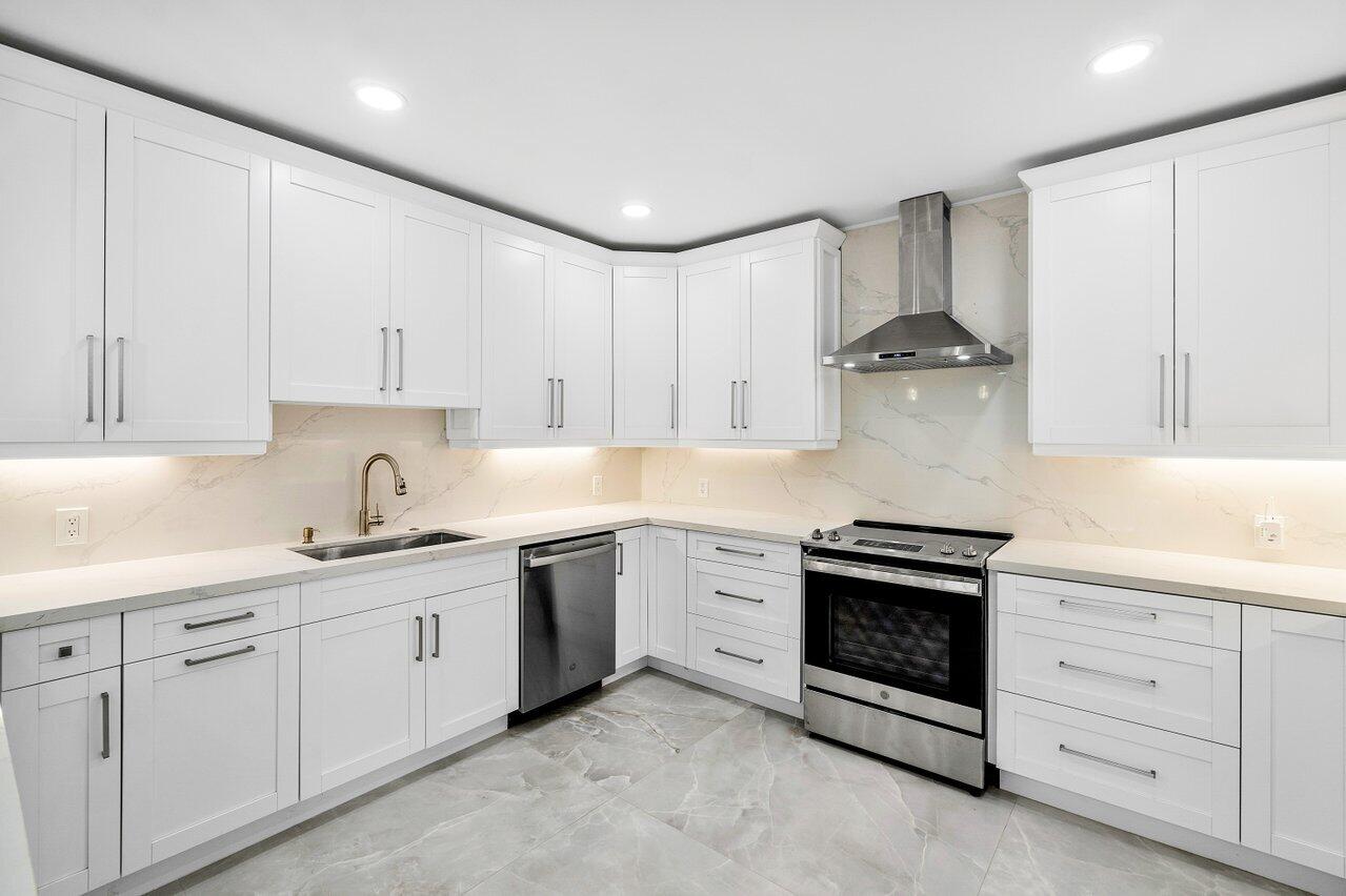 5214 Lake Catalina Drive N C