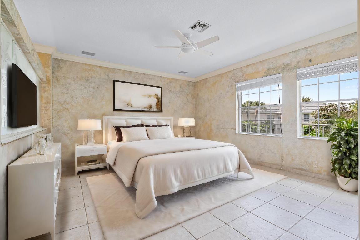 5100 Lake Catalina Drive D