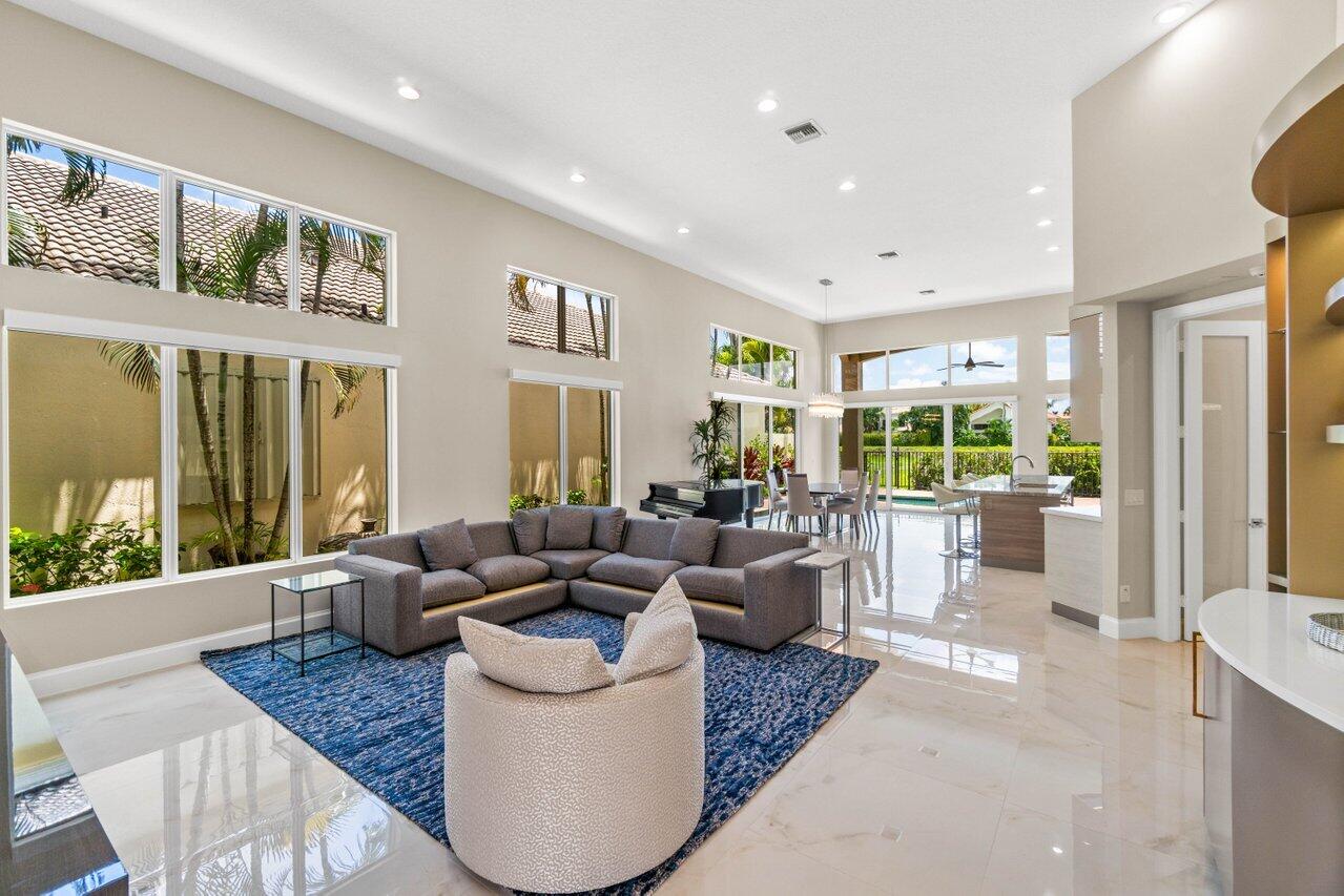 16886 Knightsbridge Lane