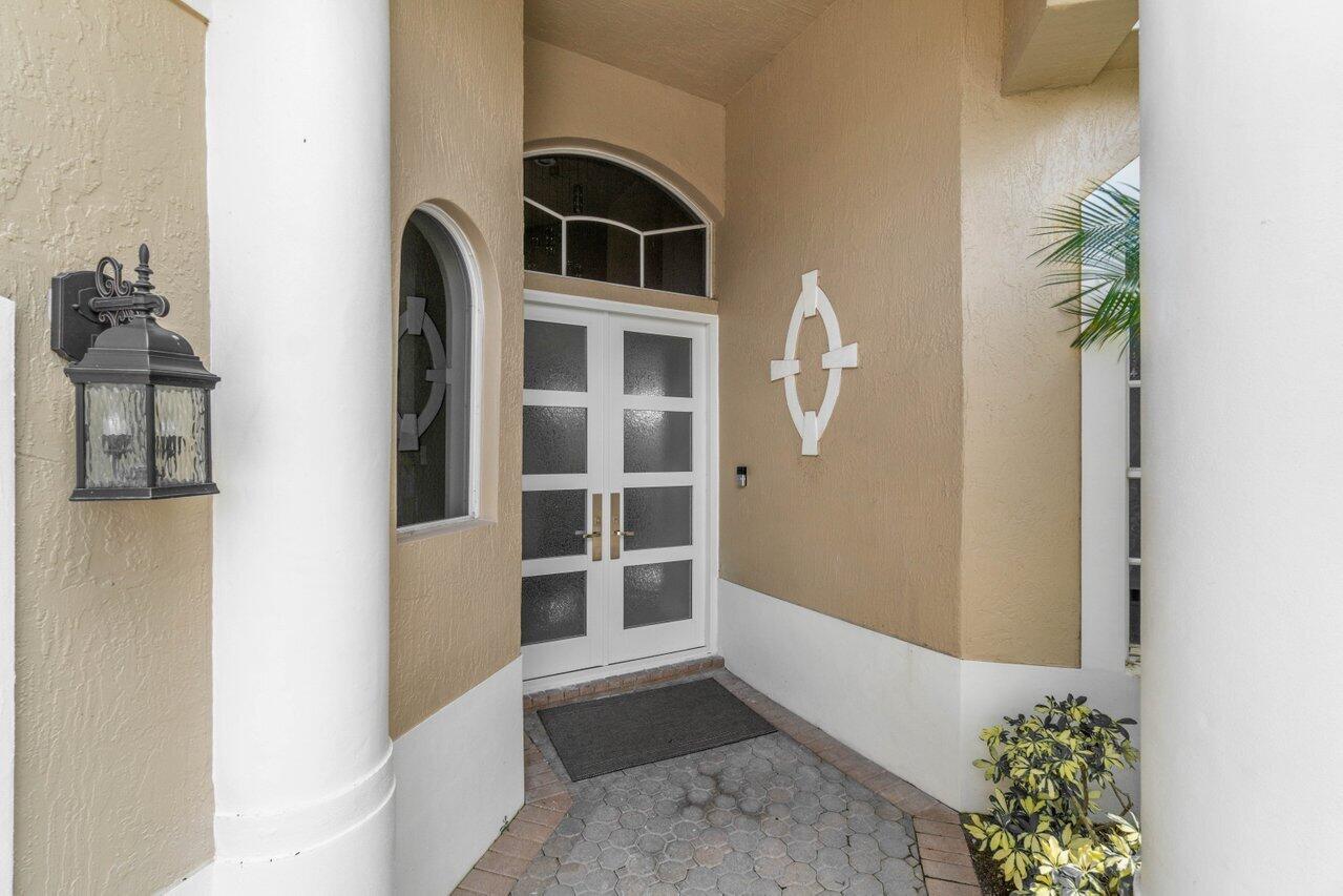 16886 Knightsbridge Lane