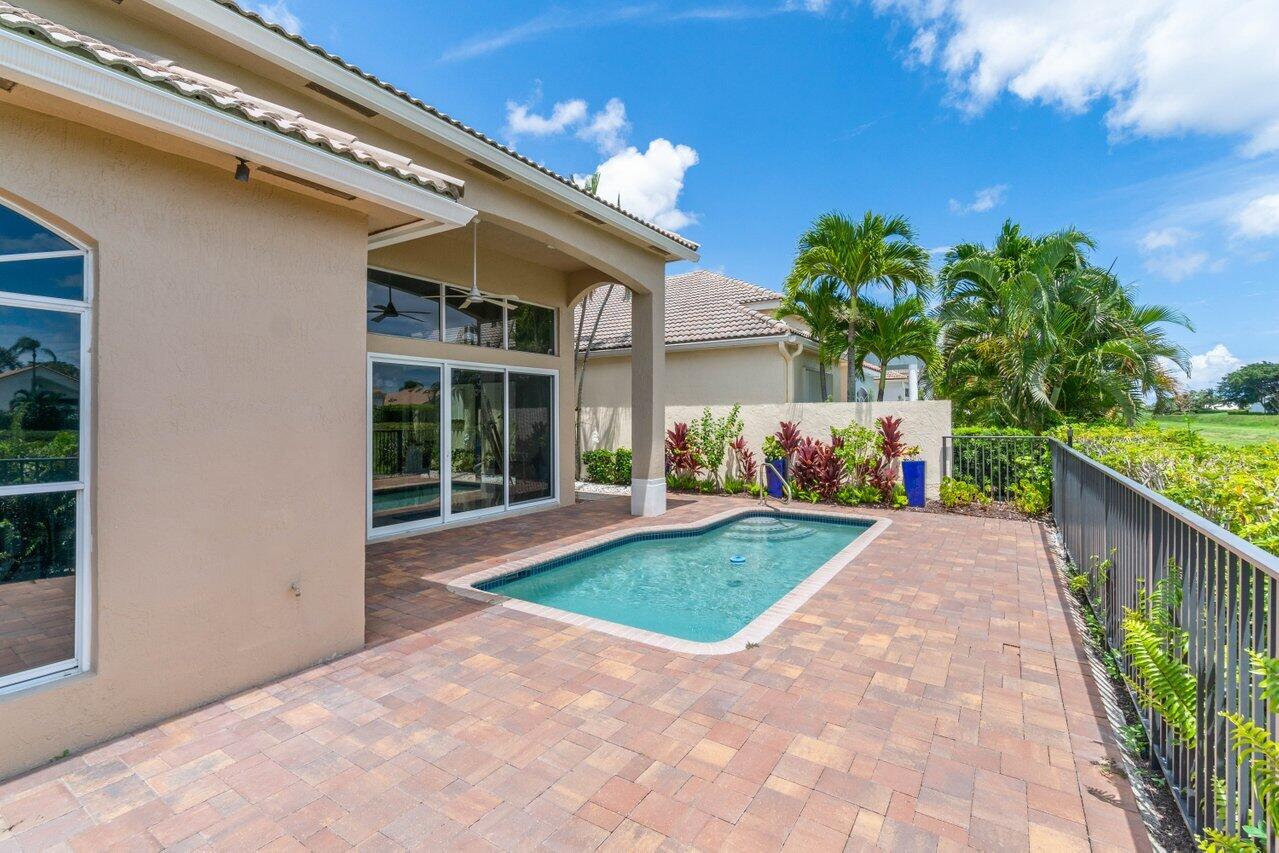 16886 Knightsbridge Lane