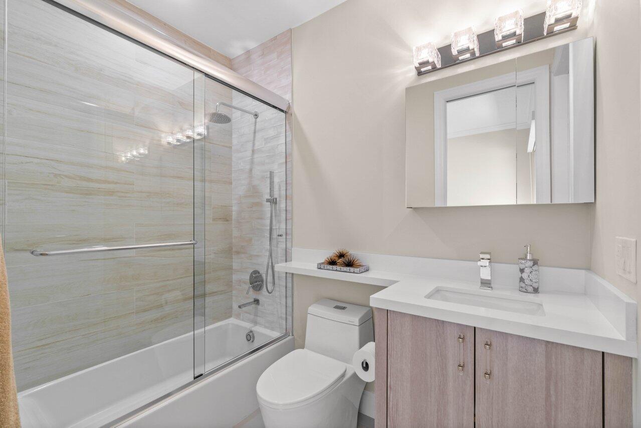 16886 Knightsbridge Lane