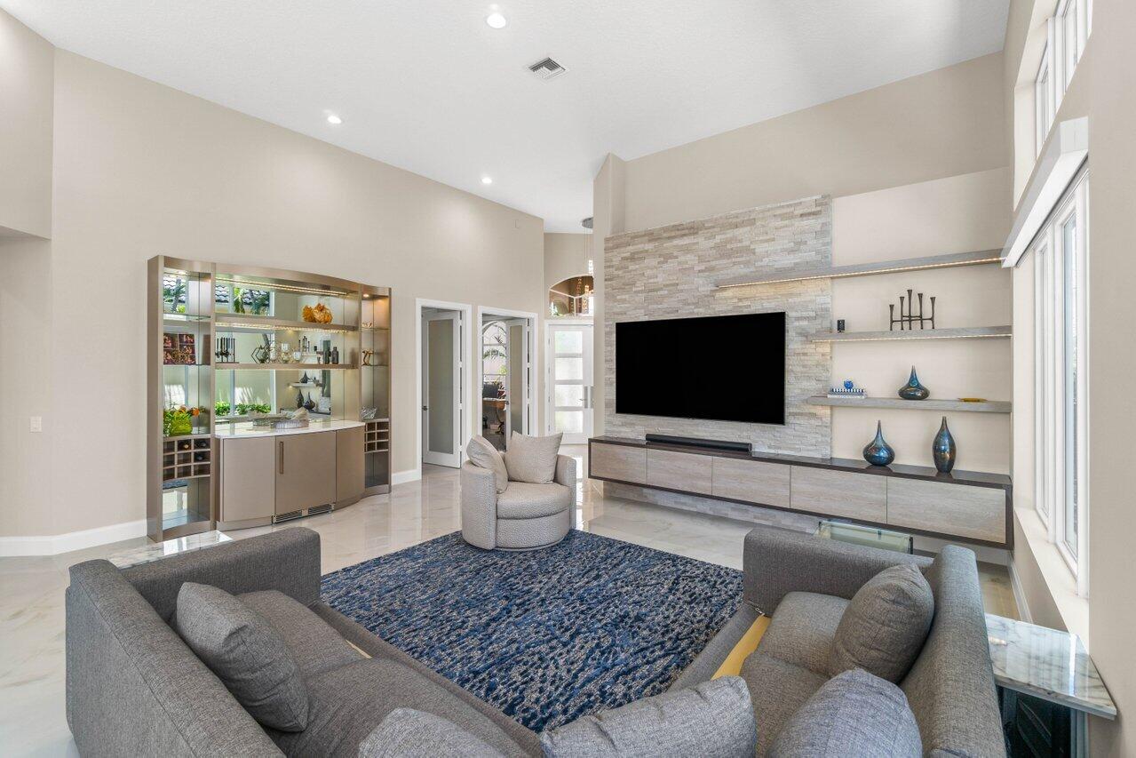 16886 Knightsbridge Lane