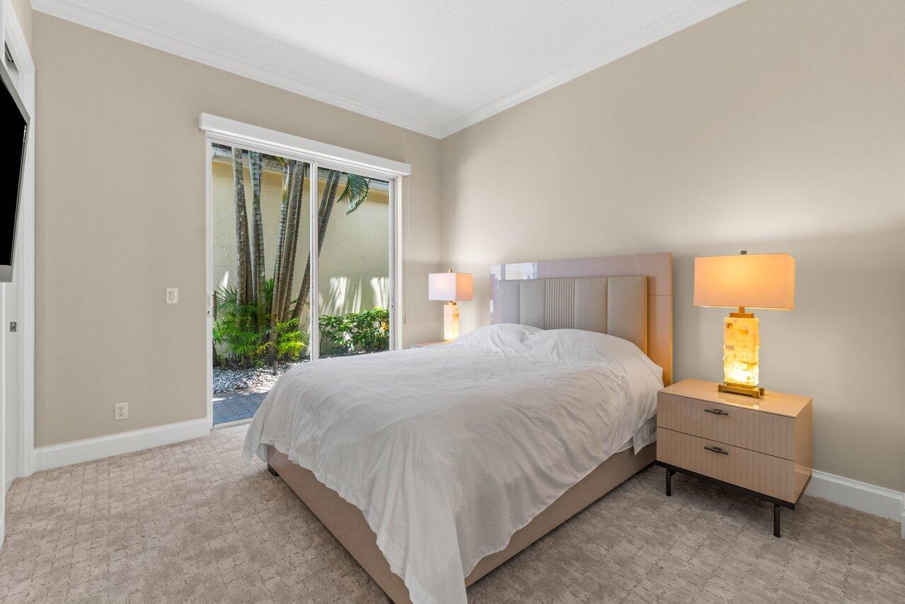 16886 Knightsbridge Lane