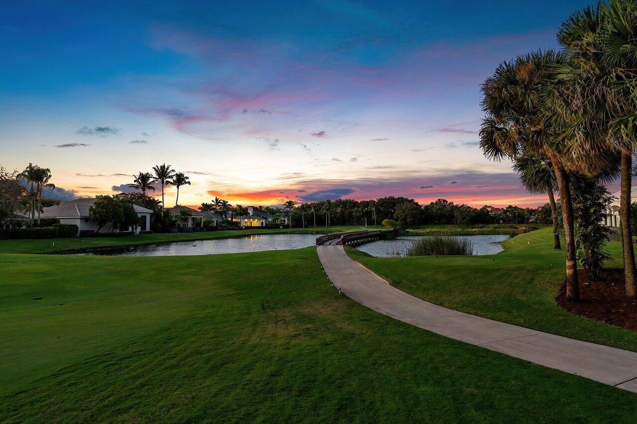 5679 Vintage Oaks Circle