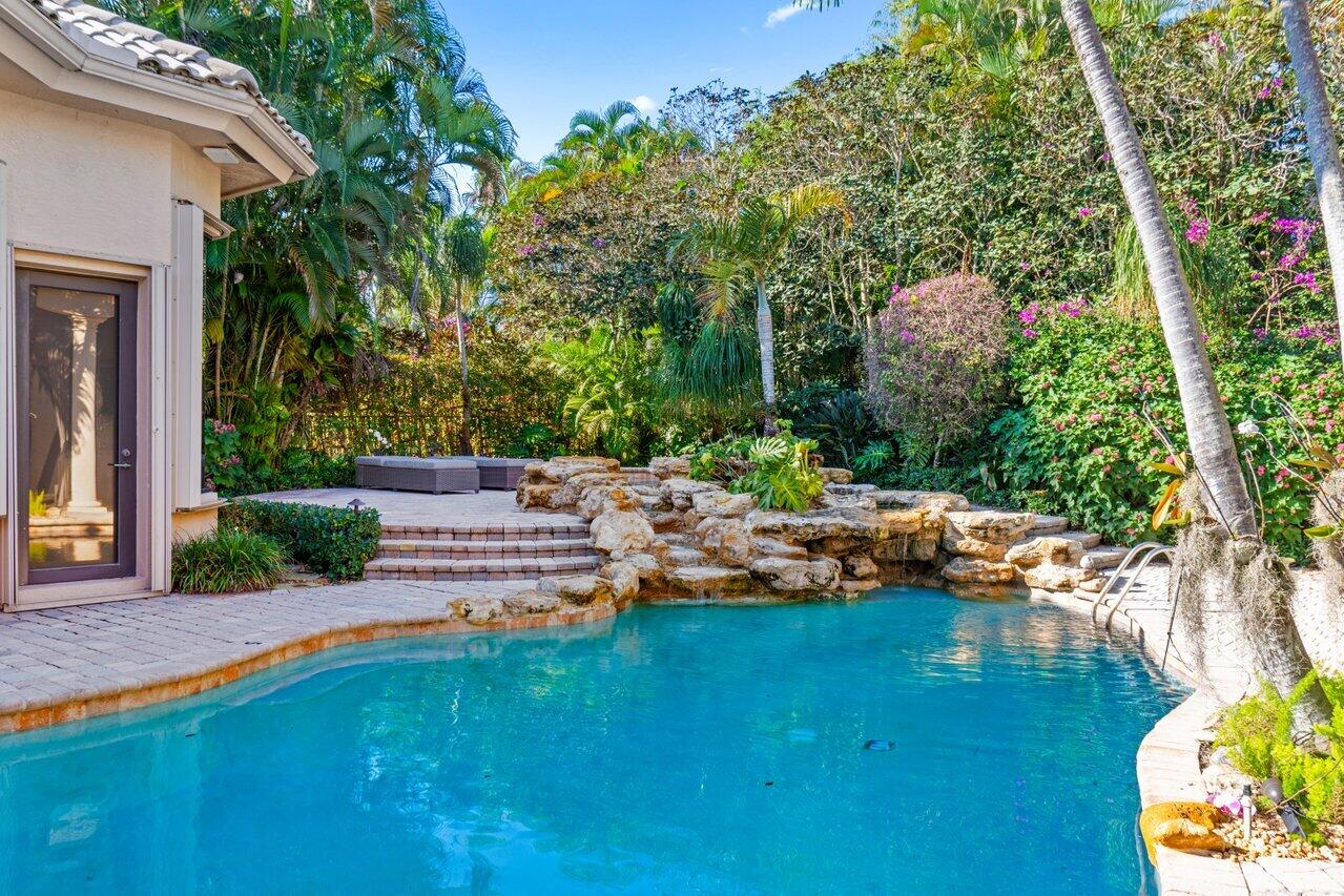 5848 Vintage Oaks Circle