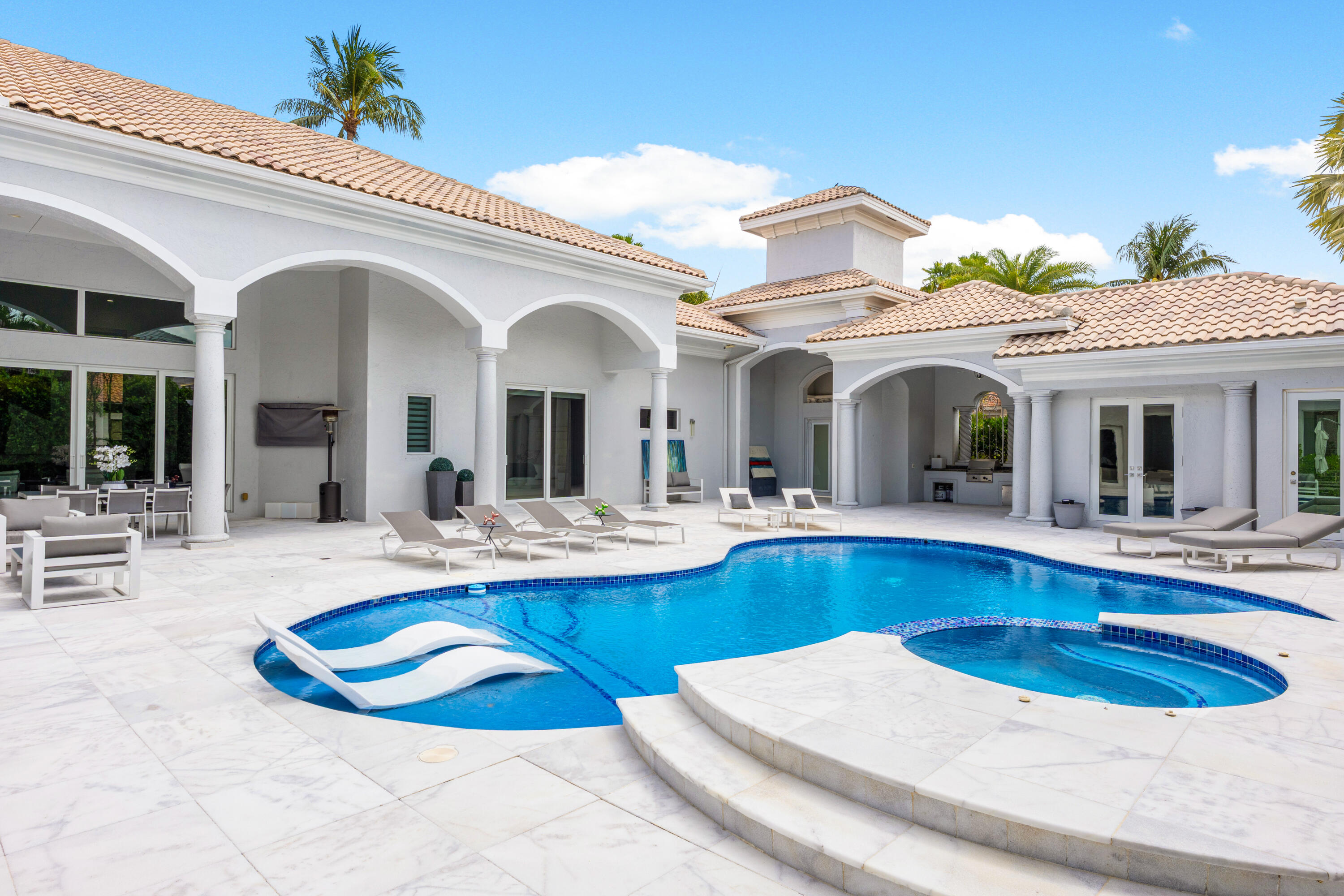 5784 Vintage Oaks Circle