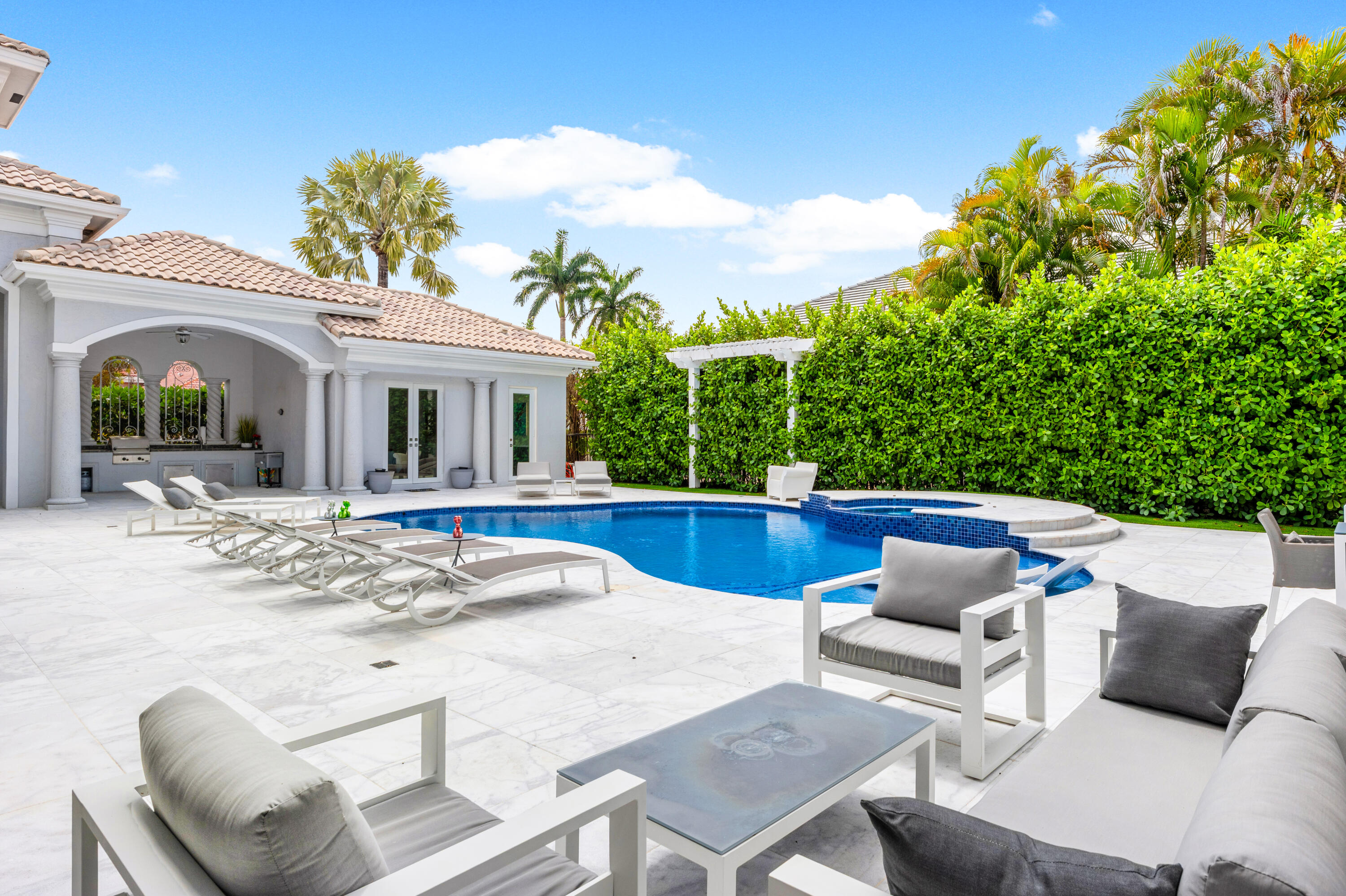 5784 Vintage Oaks Circle