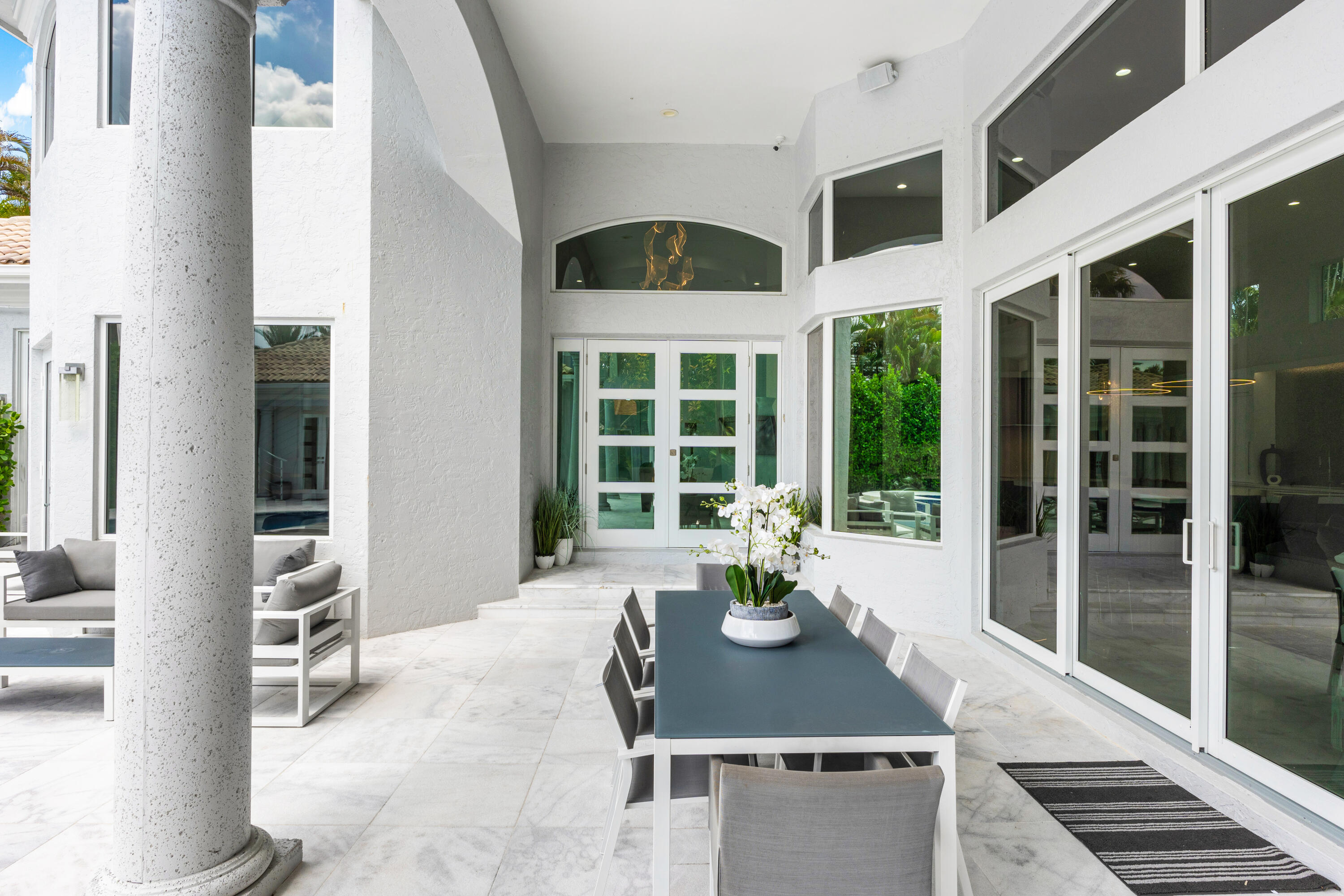 5784 Vintage Oaks Circle