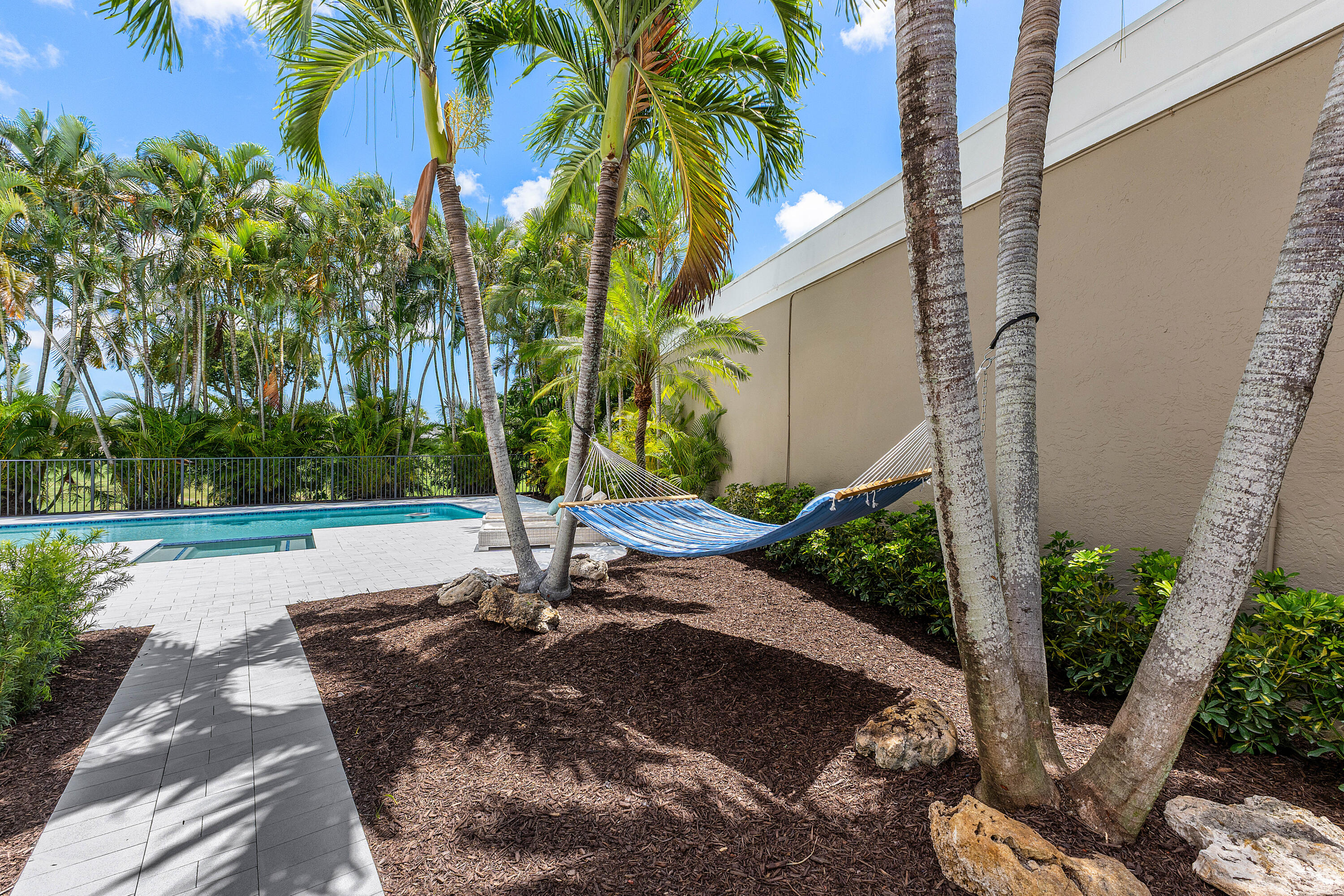 5323 Ascot Bend