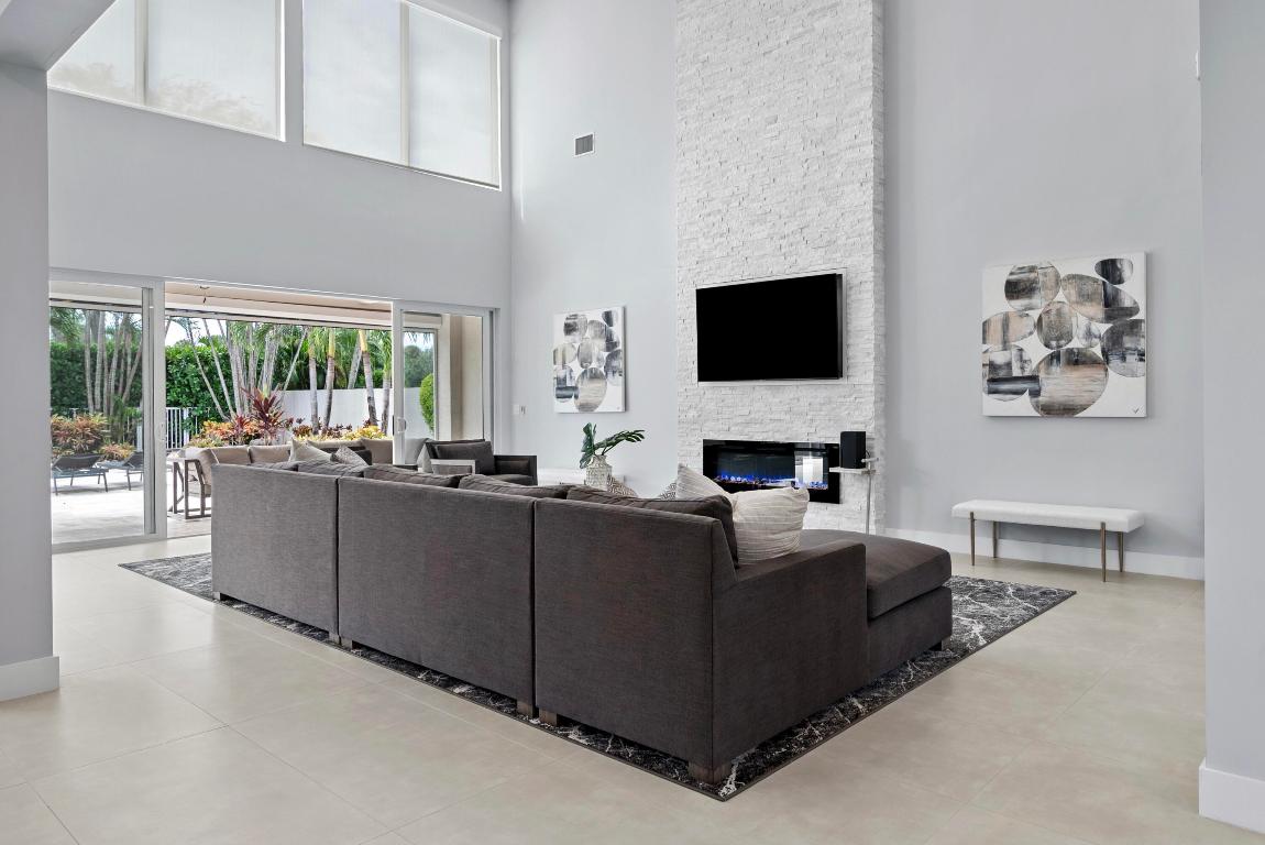 17371 Bridleway Trail