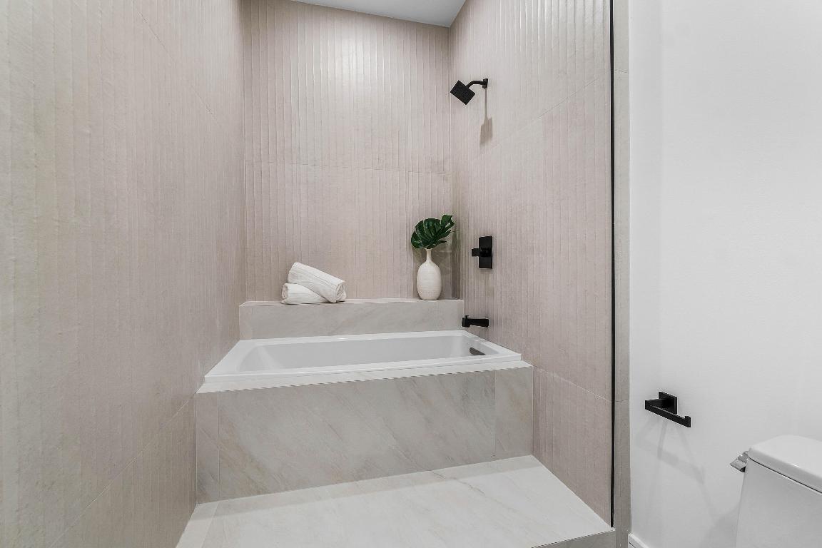 5100 Lake Catalina Drive D