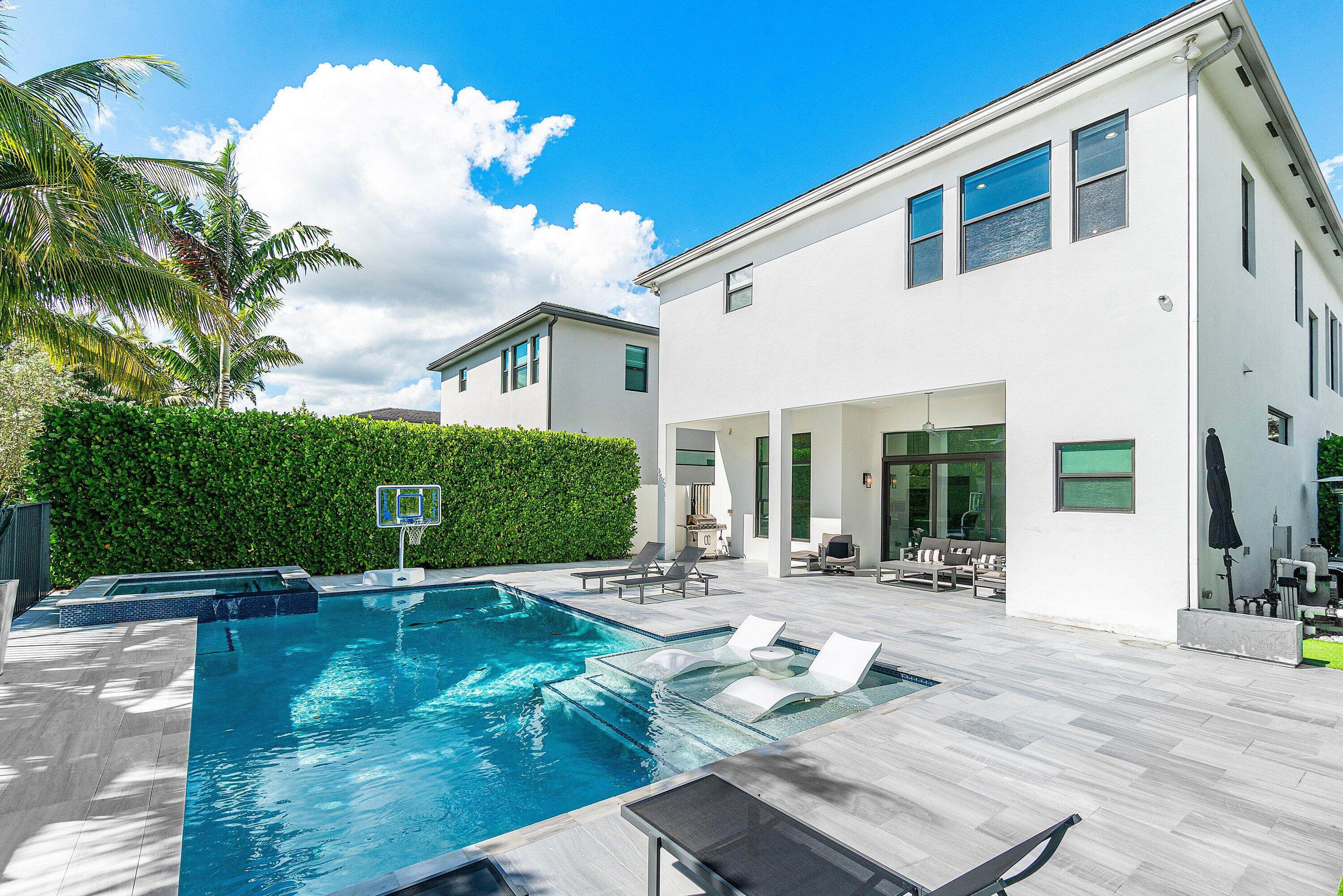 9006 Dulcetto Court