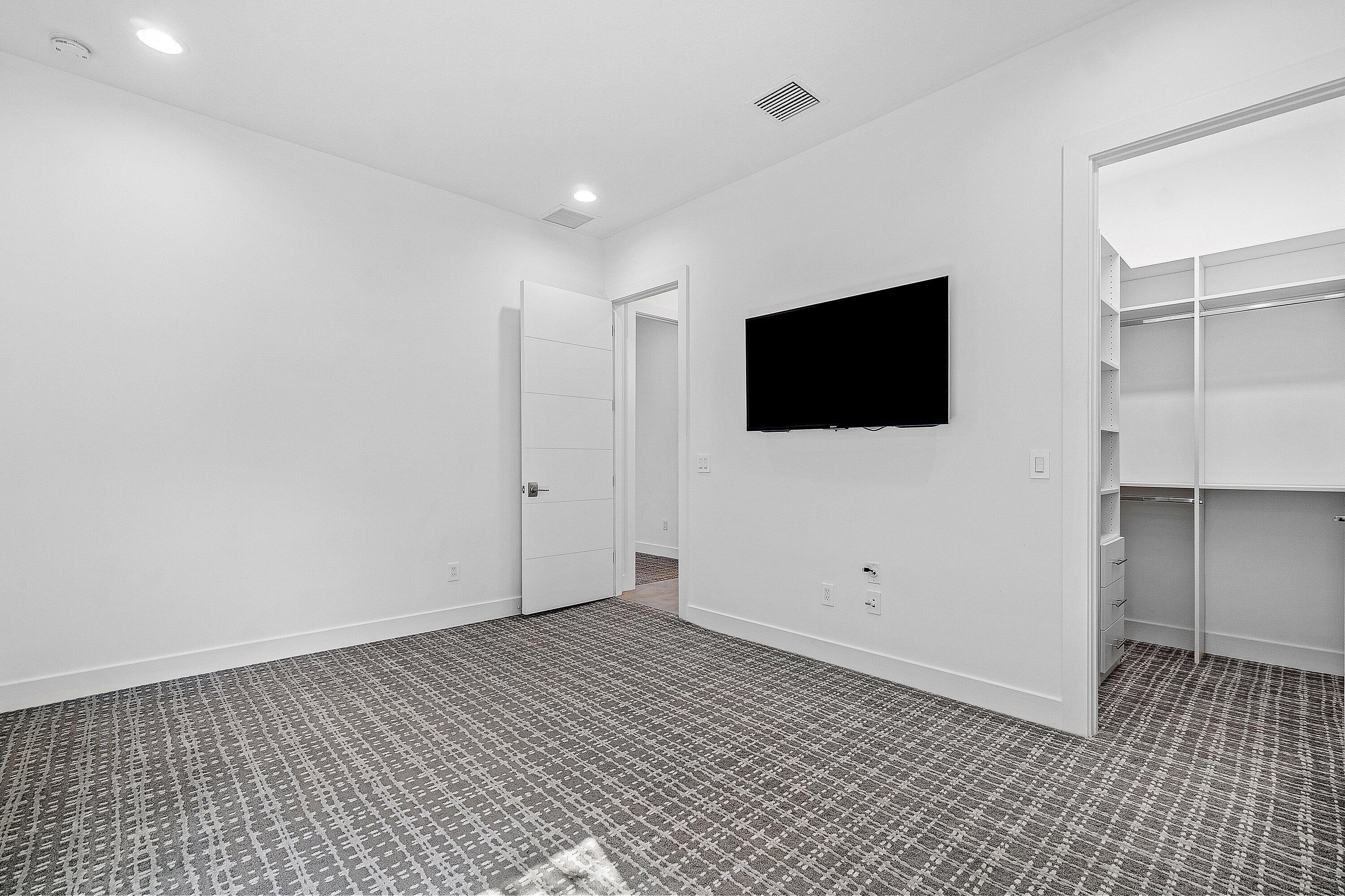 9006 Dulcetto Court