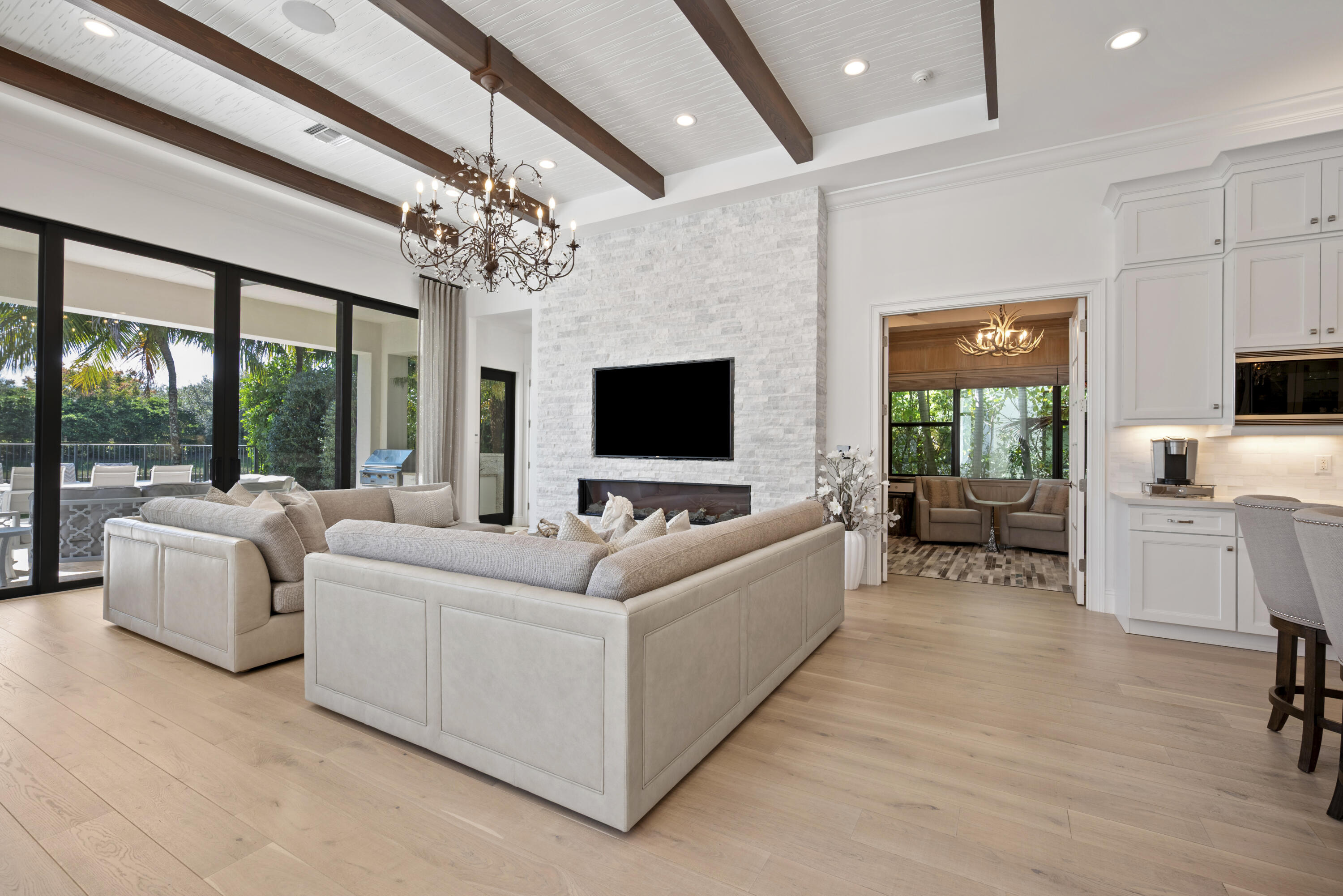 9618 Labelle Court