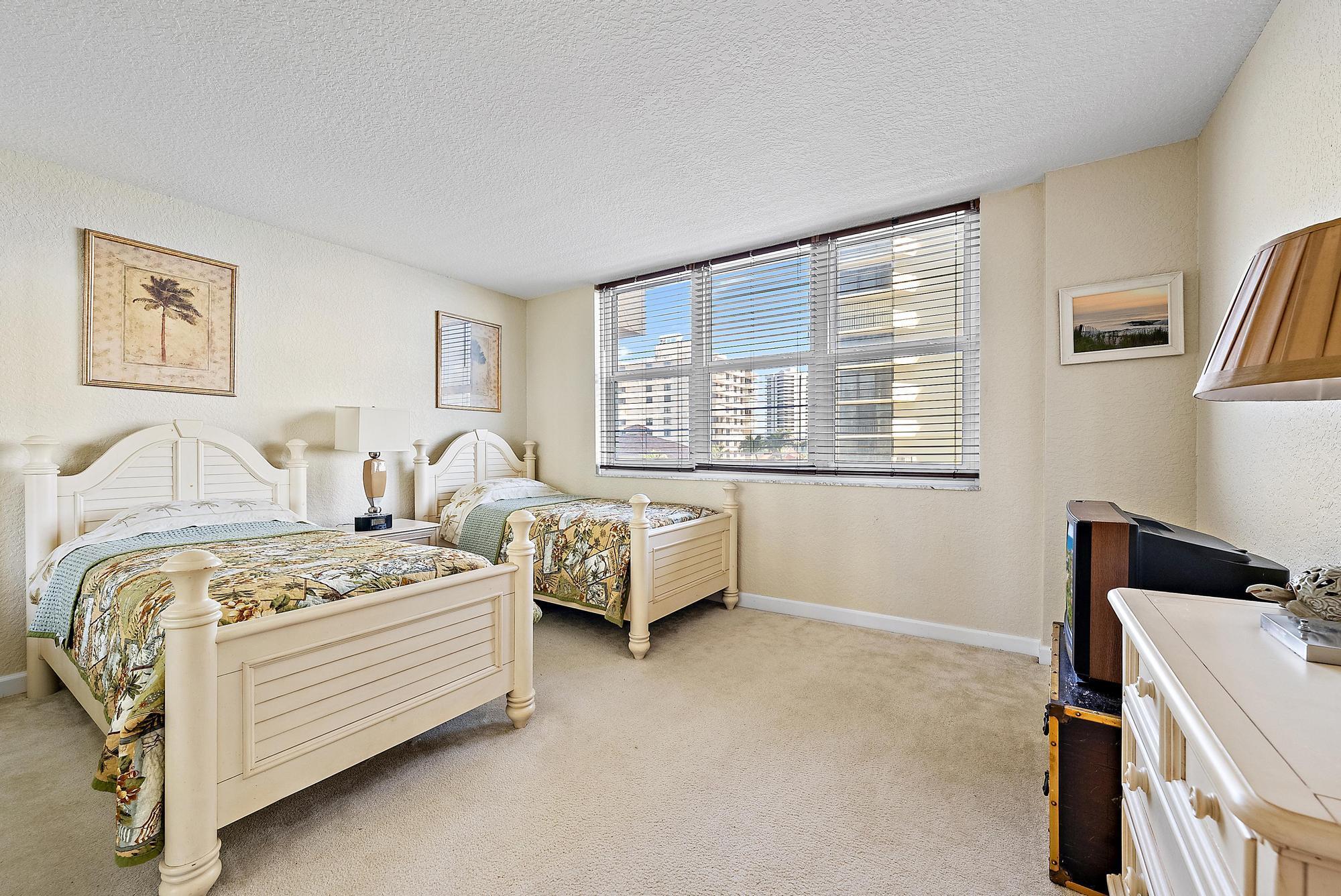 5440 N Ocean Drive 202