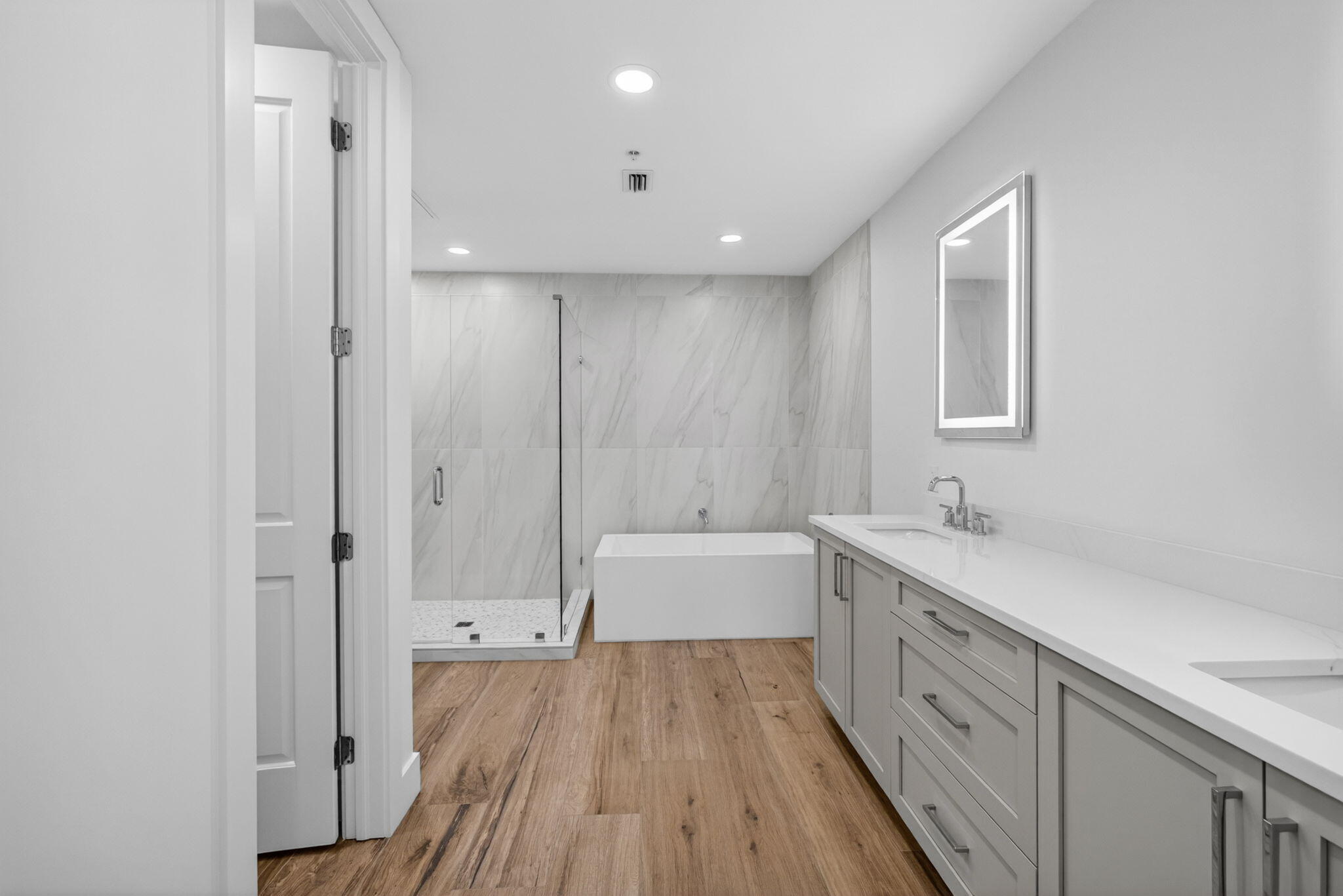 176 Lake Drive 1-302