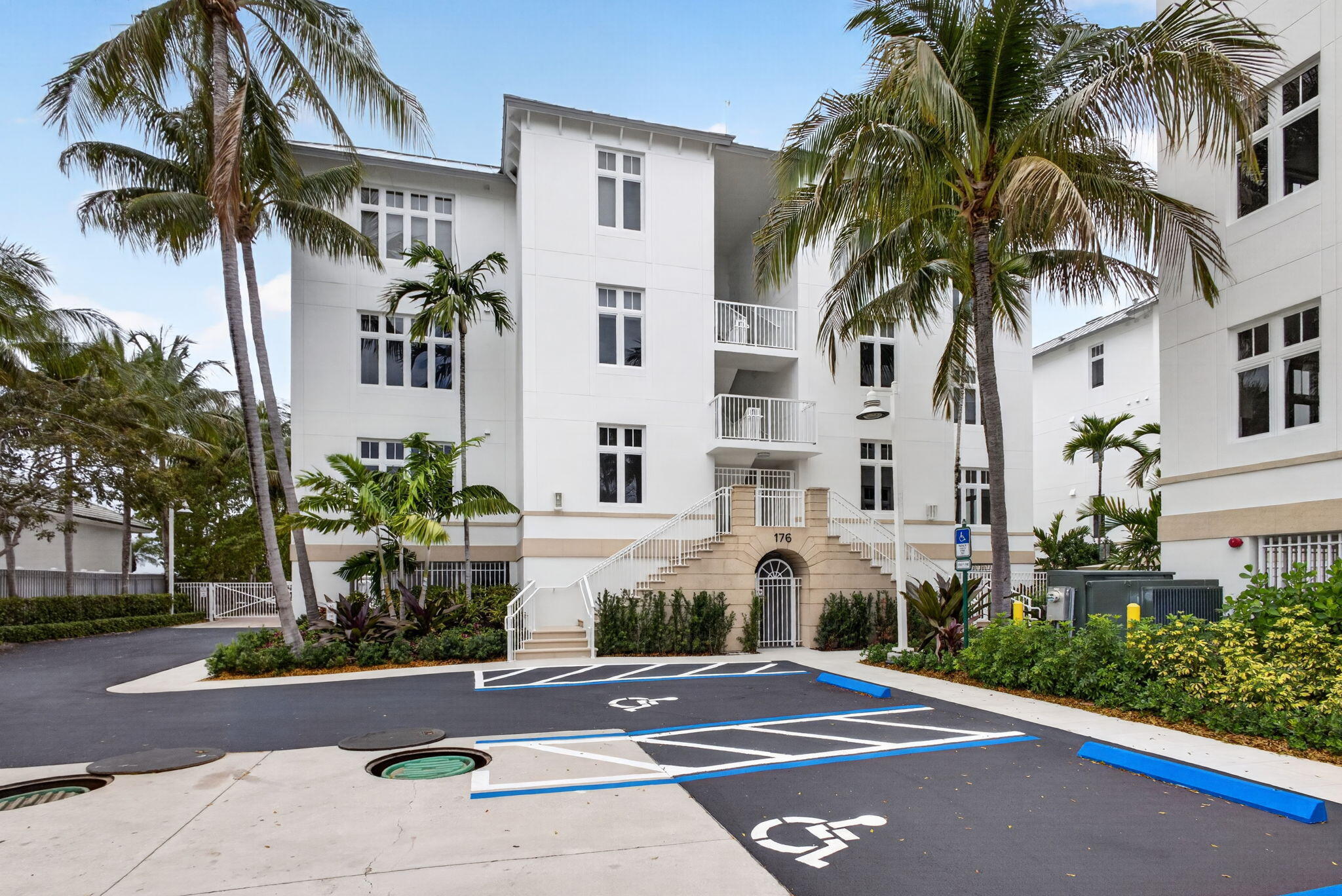 176 Lake Drive 1-302