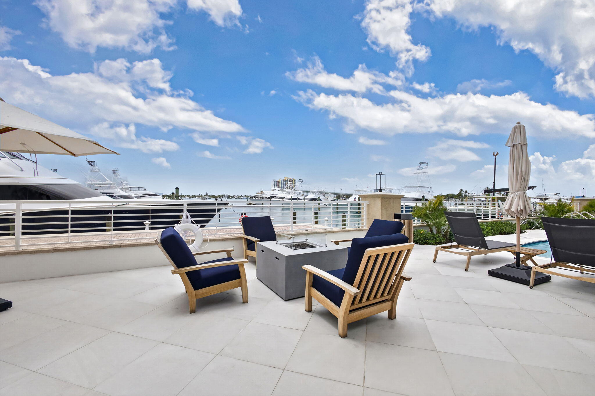 176 Lake Drive 1-302