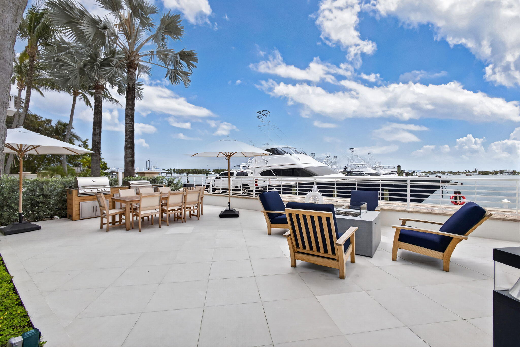 176 Lake Drive 1-302