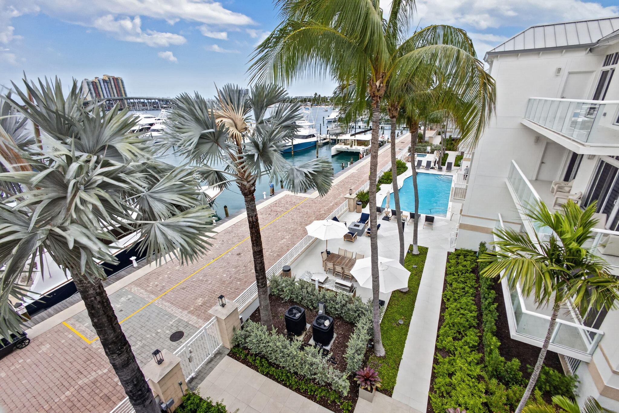 176 Lake Drive 1-302