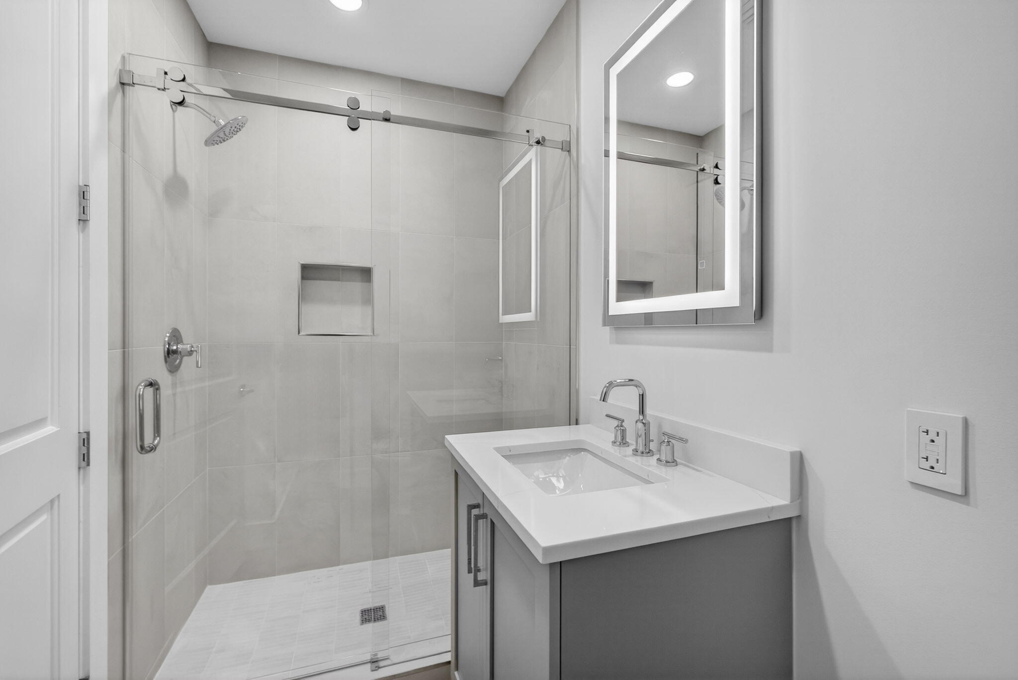 176 Lake Drive 1-302