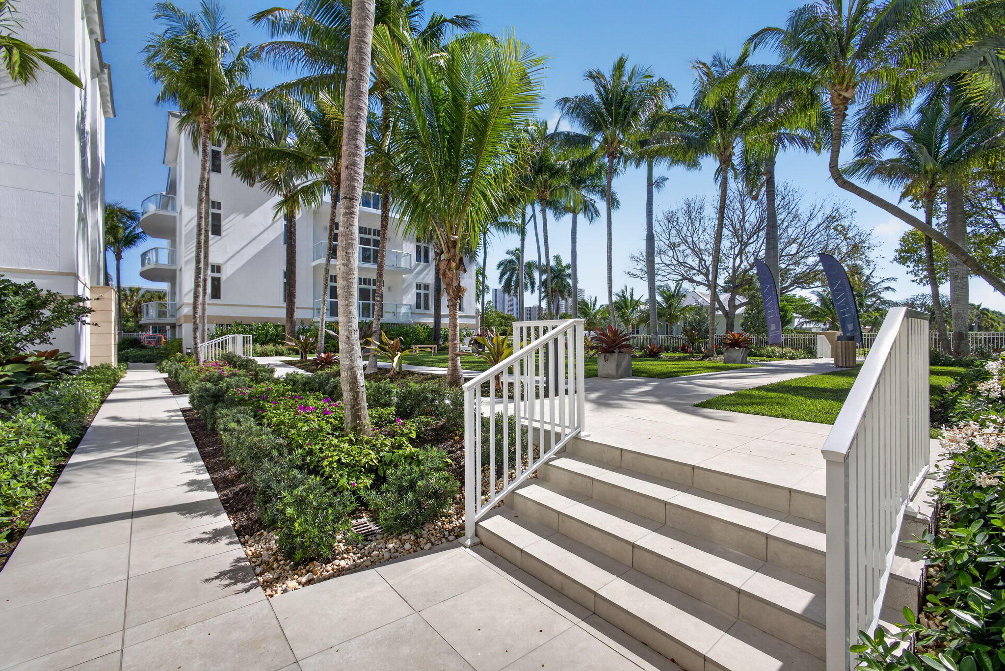 182 Lake Drive 5-301