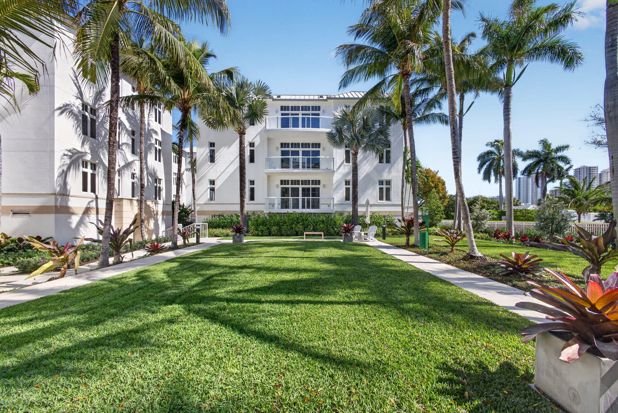 182 Lake Drive 5-301