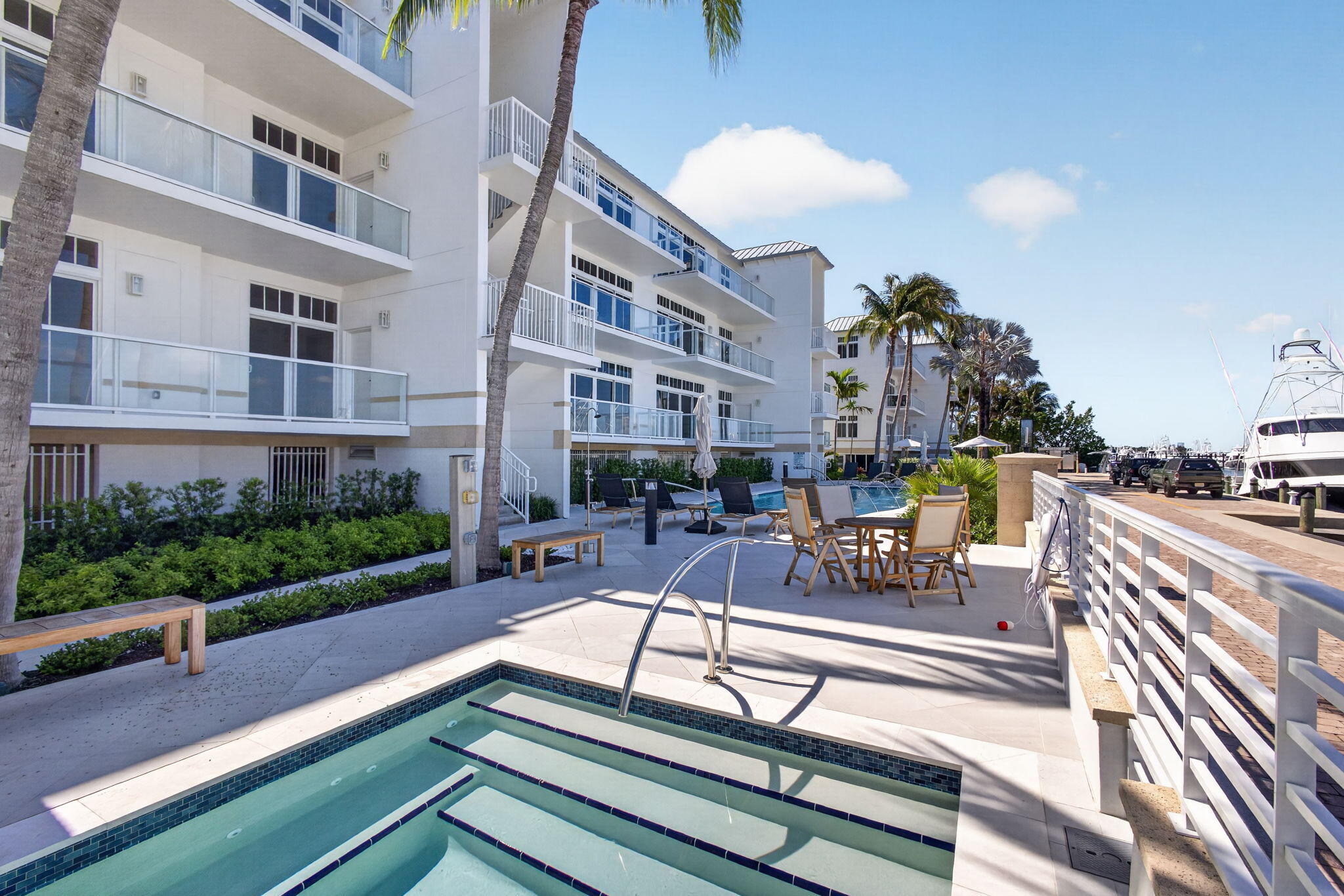 182 Lake Drive 5-301
