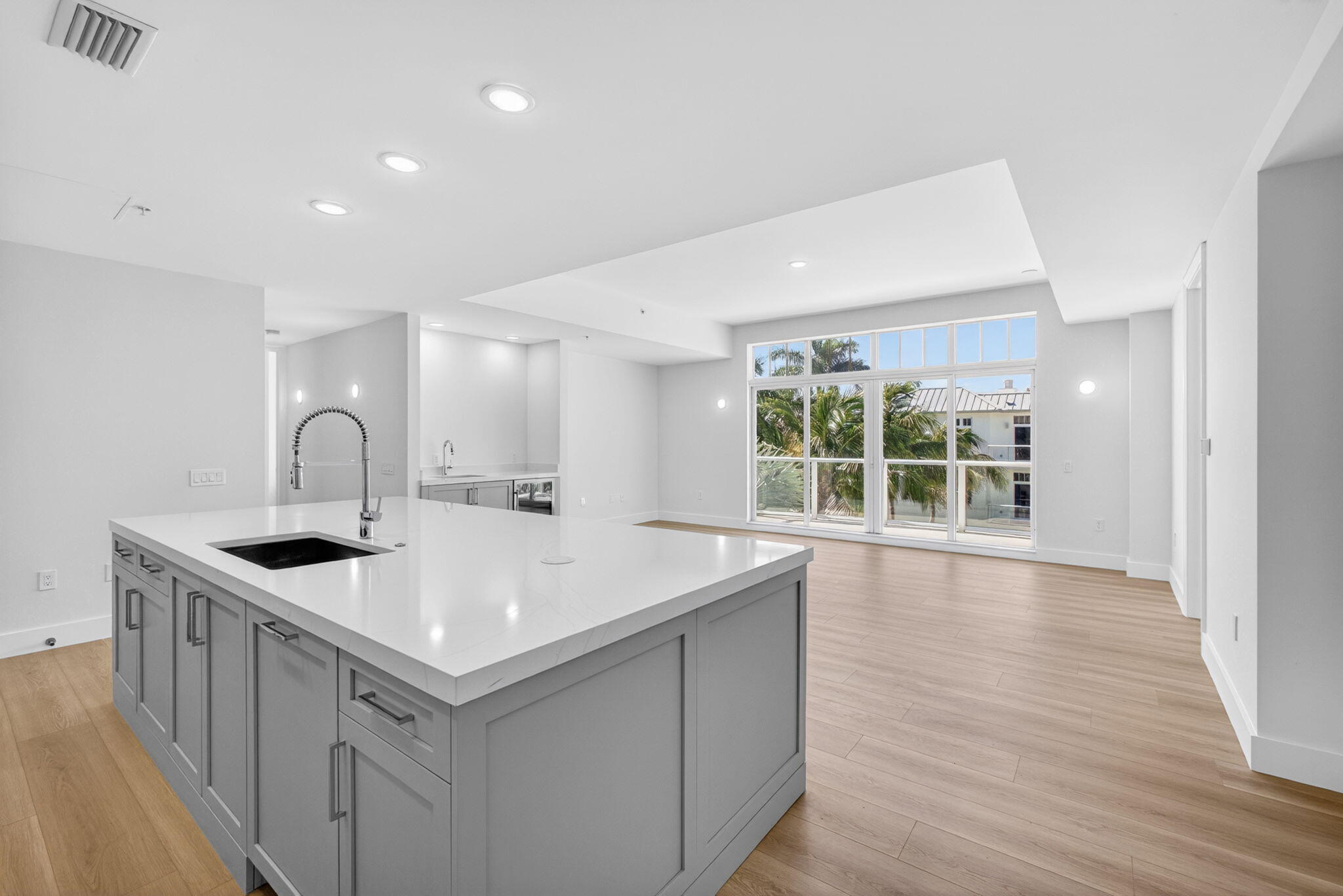 182 Lake Drive 5-301