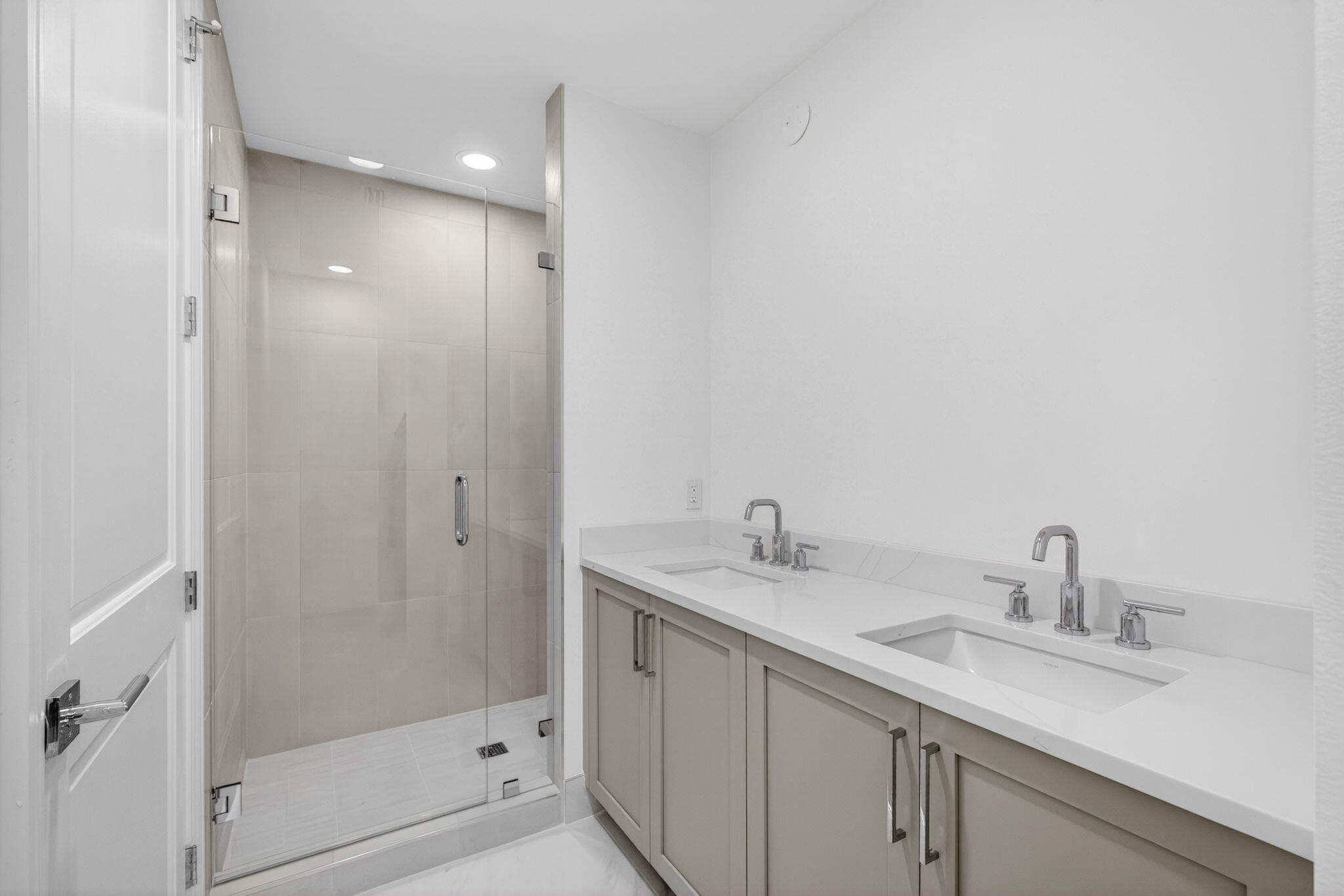 182 Lake Drive 5-301