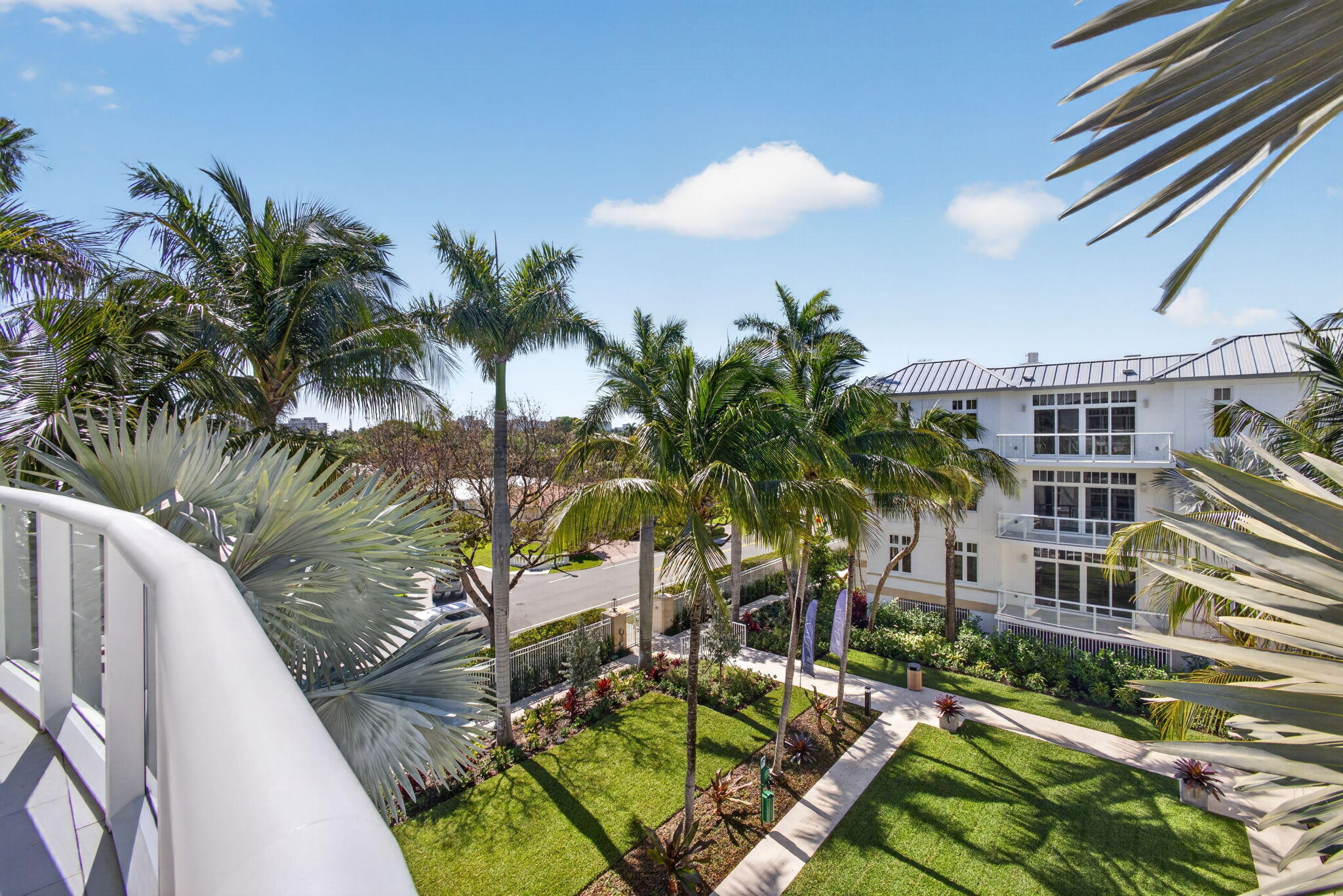 182 Lake Drive 5-301