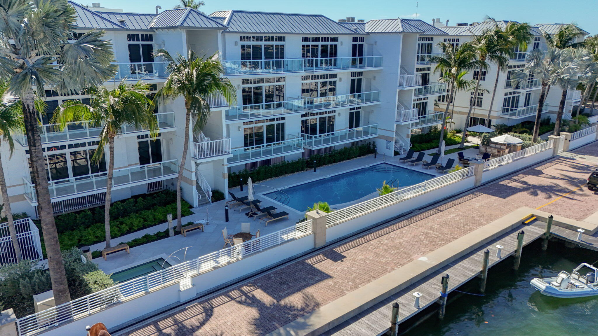 182 Lake Drive 5-301
