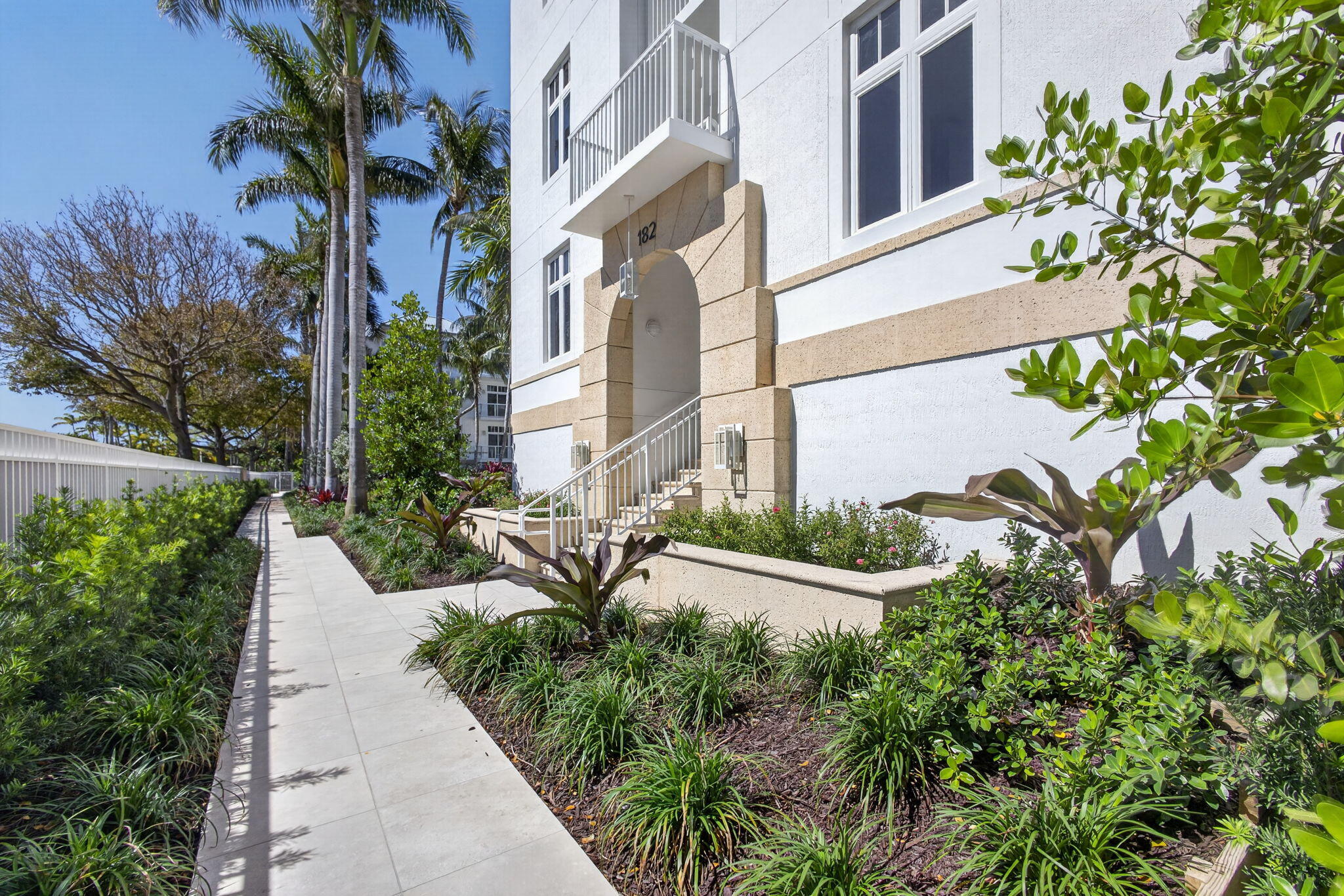 182 Lake Drive 5-301